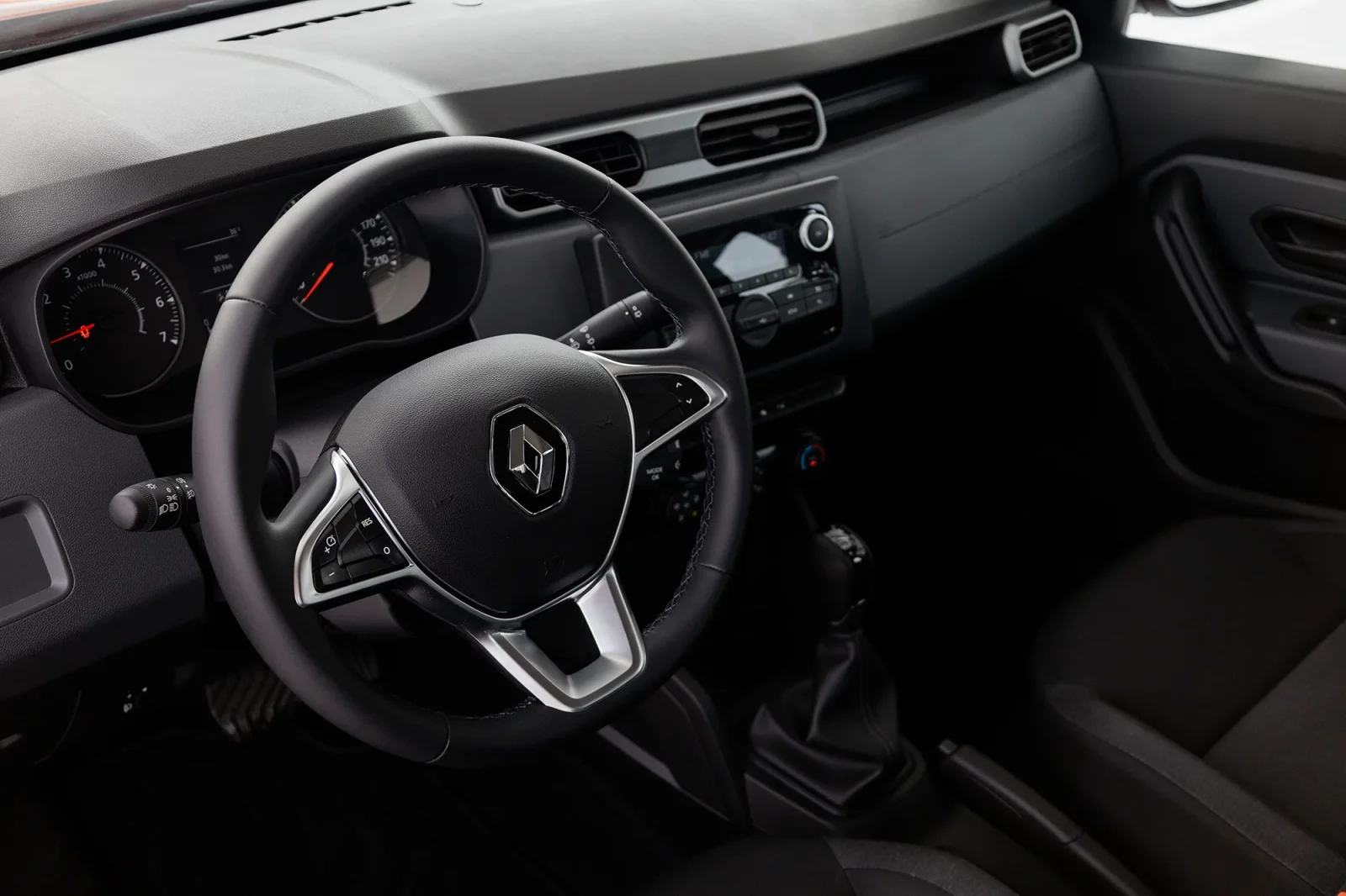 Alquiler Renault Duster  Naranja 2025 en Dubái - 3 