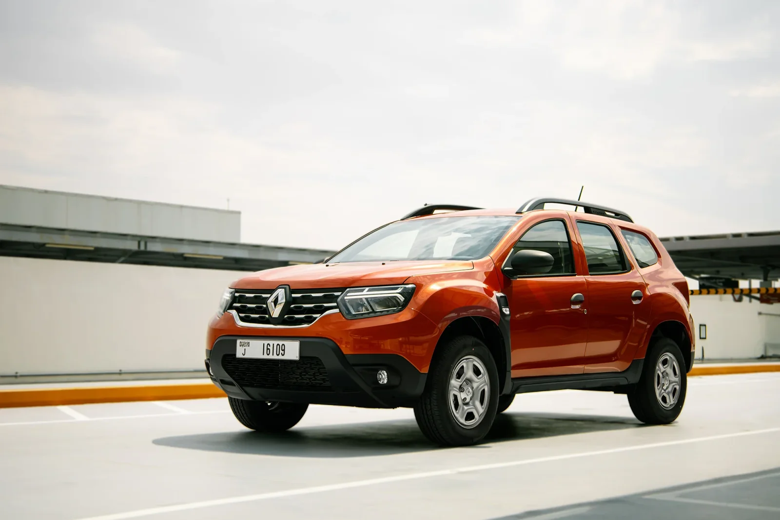 Alquiler Renault Duster  Naranja 2025 en Dubái - 2 