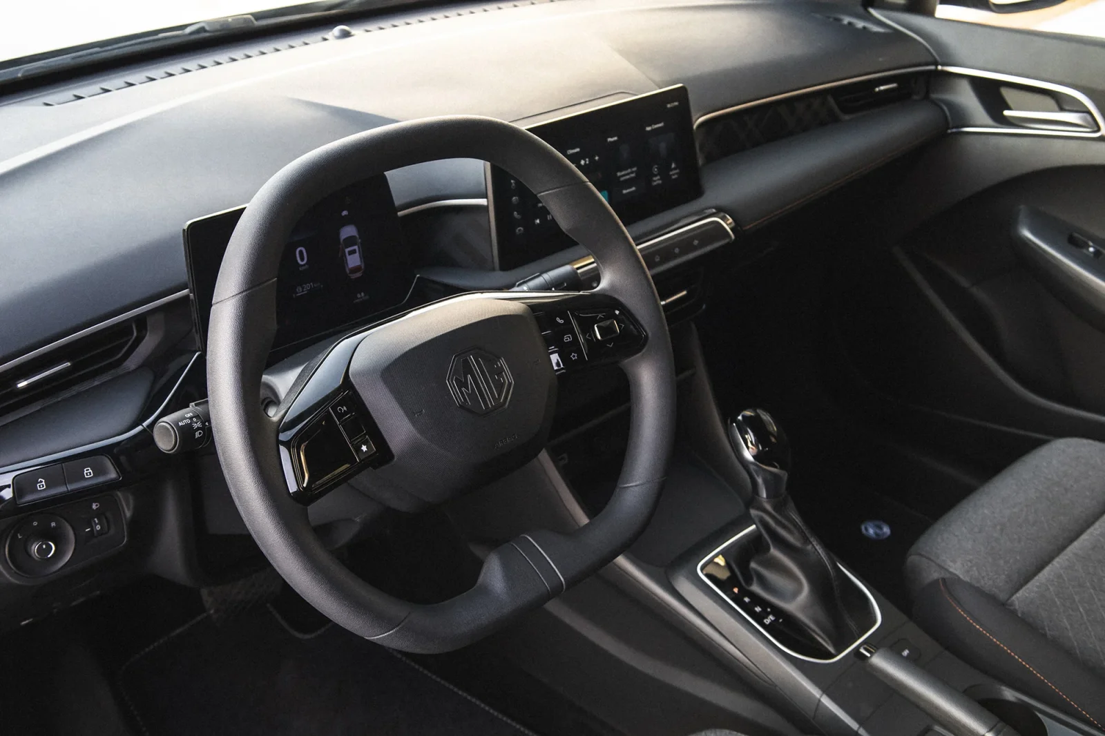 Huren MG 3  Zwart 2025 in Dubai - 5 