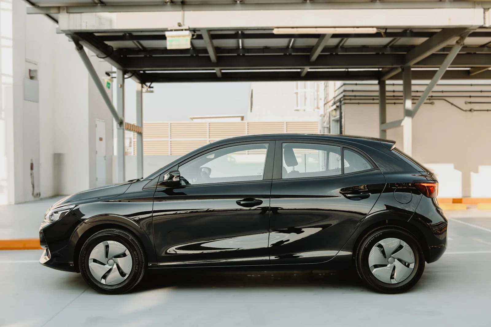 Huren MG 3  Zwart 2025 in Dubai - 12 