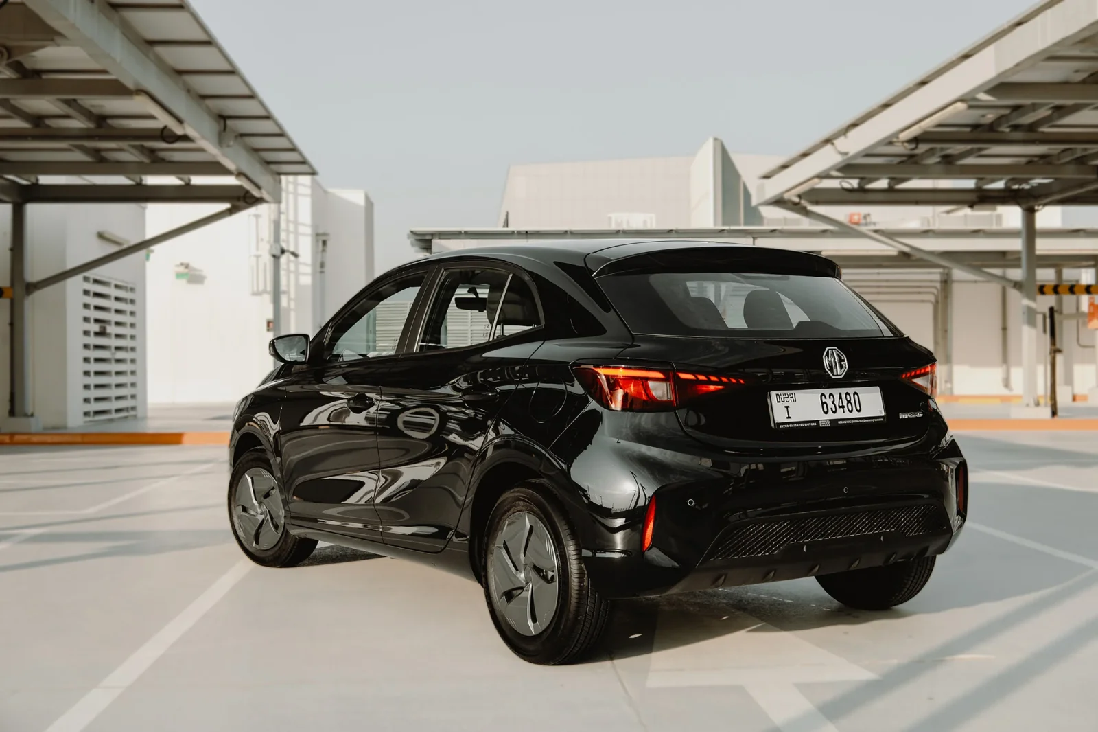 Huren MG 3  Zwart 2025 in Dubai - 9 