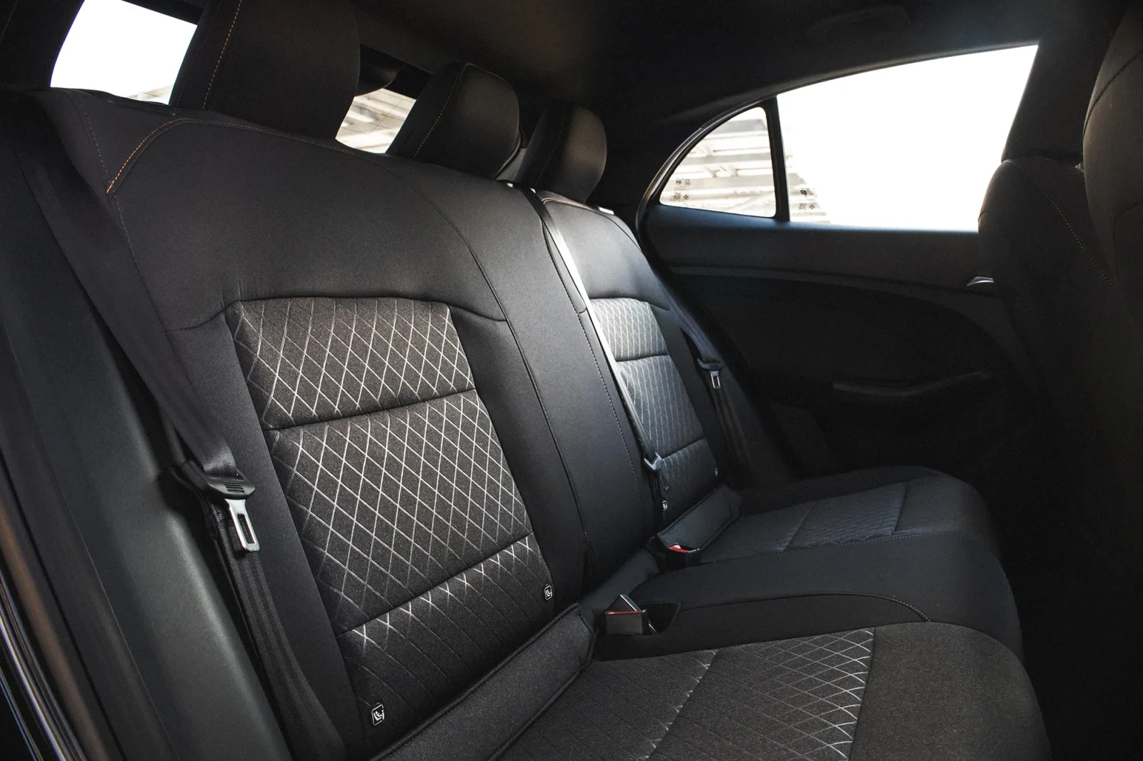 Huren MG 3  Zwart 2025 in Dubai - 7 