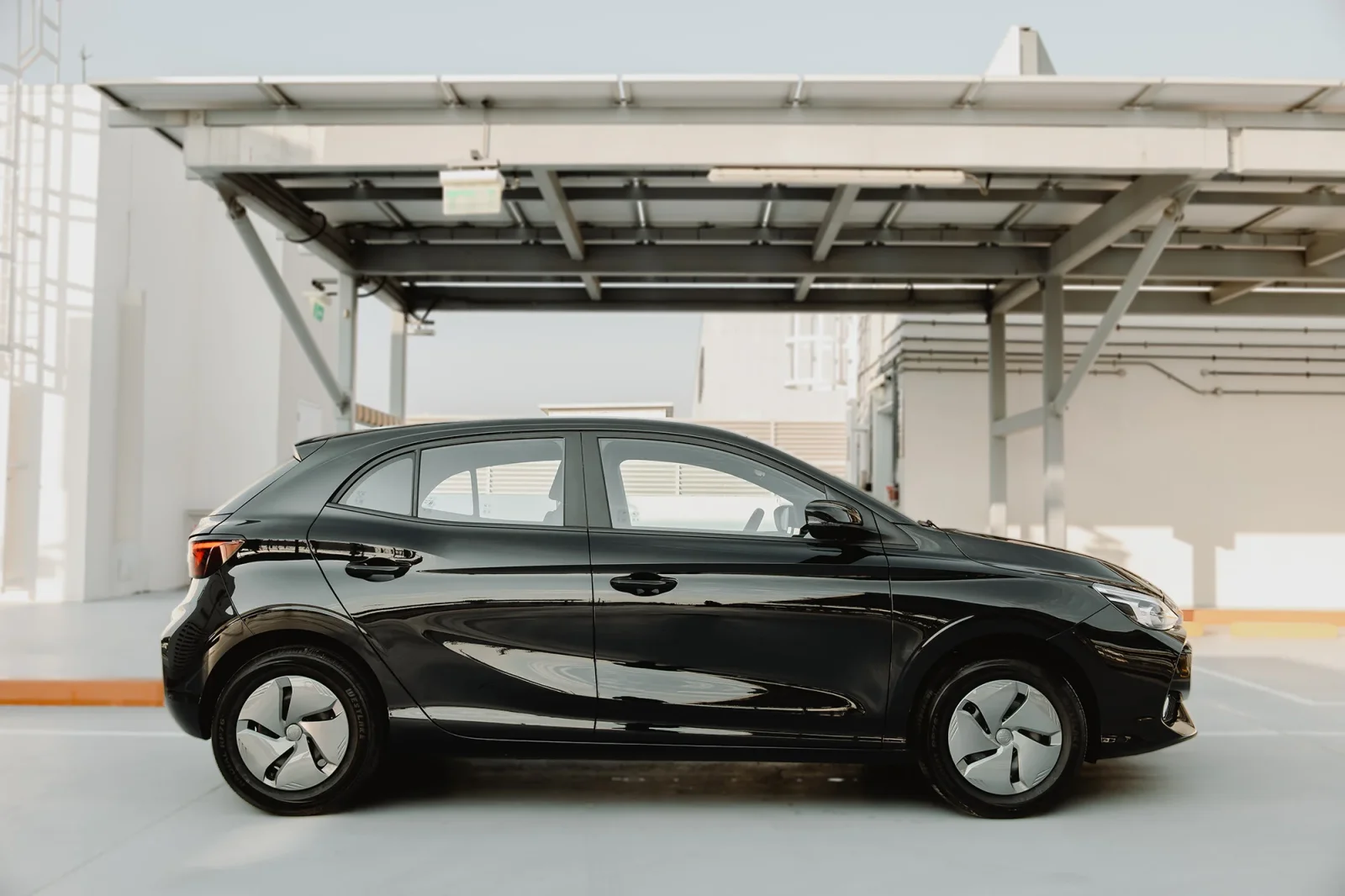 Huren MG 3  Zwart 2025 in Dubai - 11 