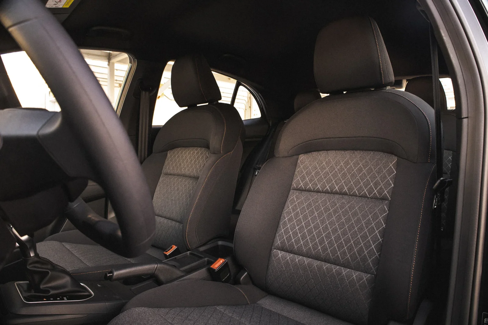 Huren MG 3  Zwart 2025 in Dubai - 4 