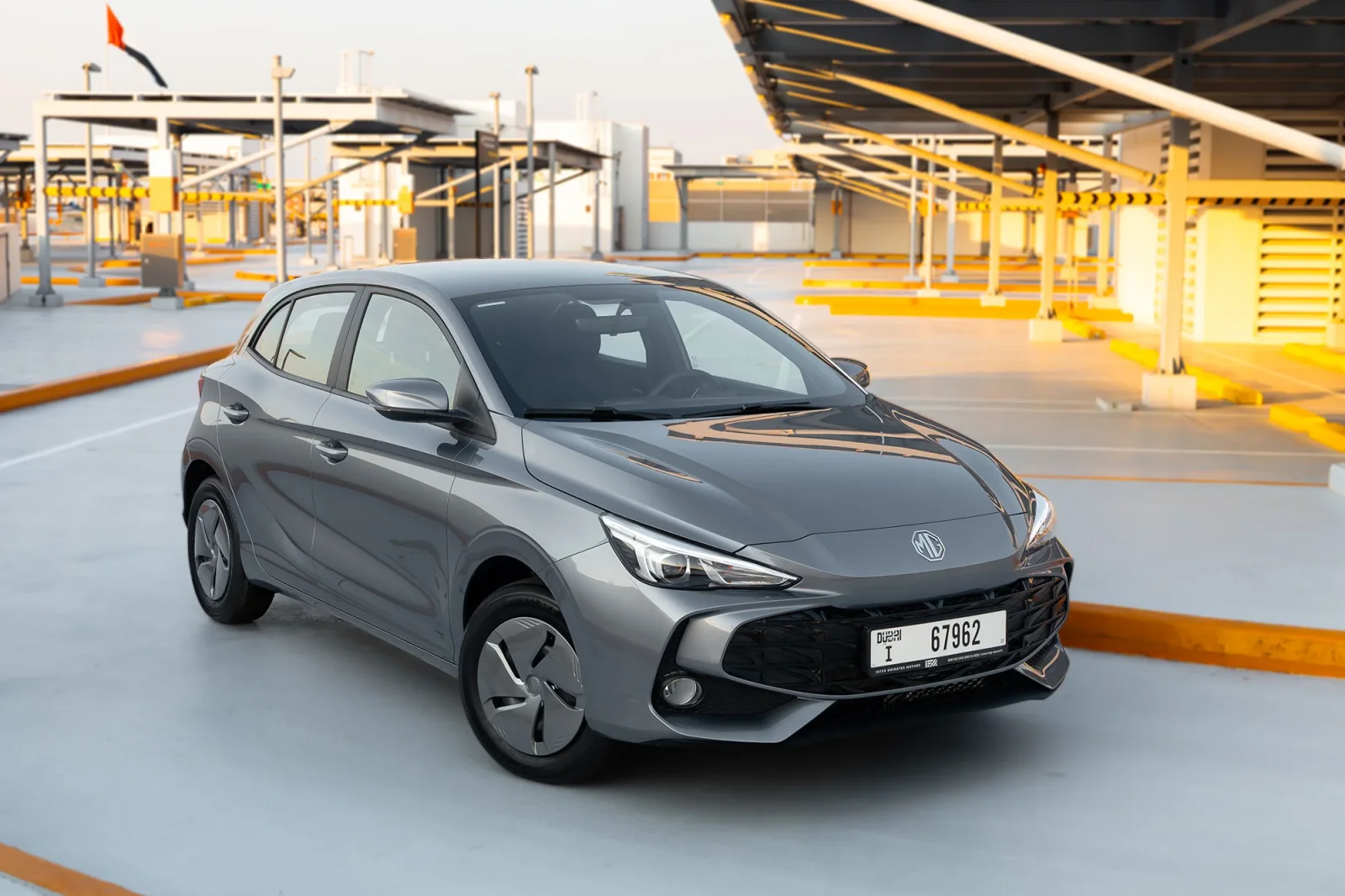 Huren MG 3  Grijs 2025 in Dubai - 2 