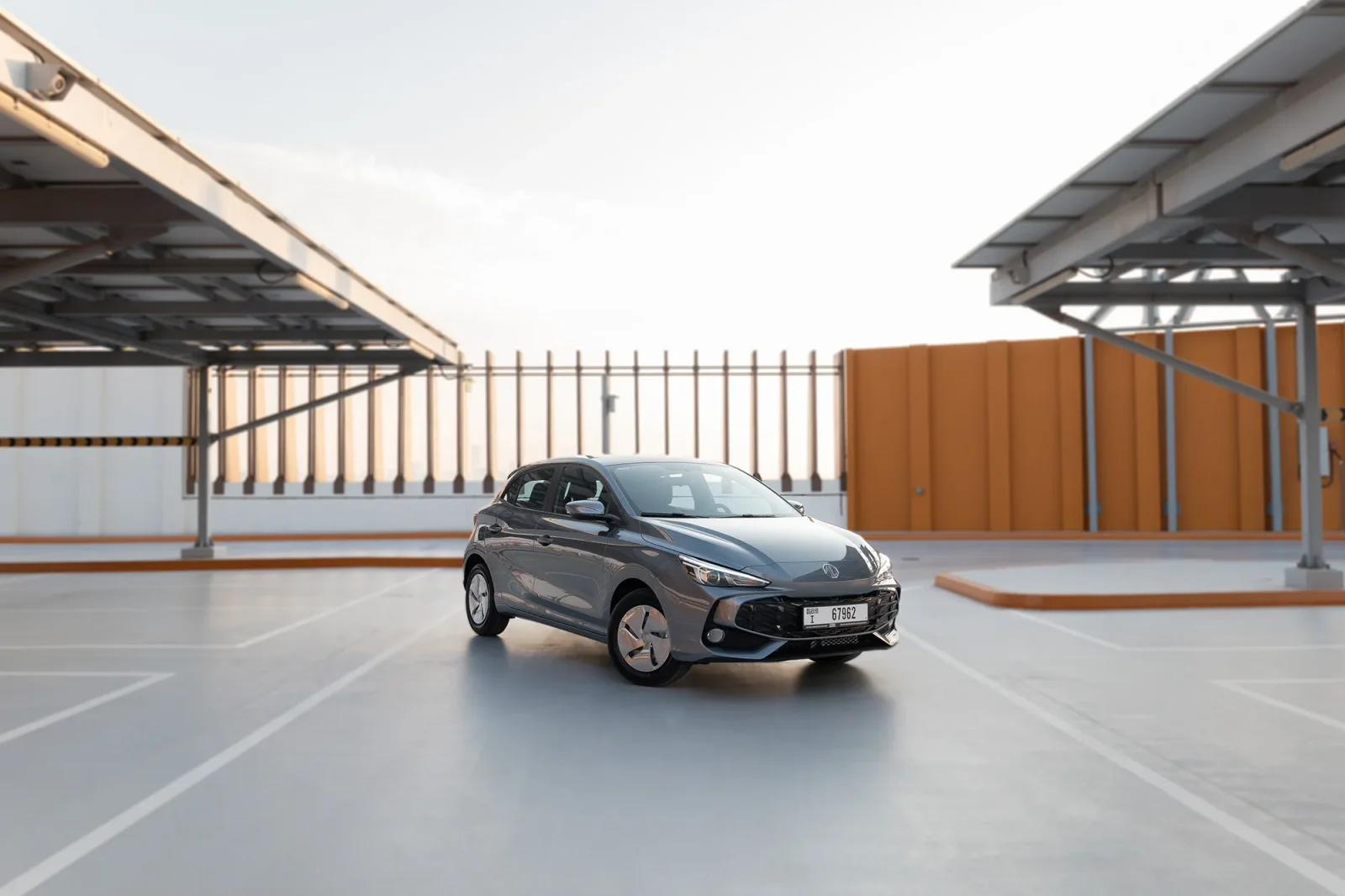 Huren MG 3  Grijs 2025 in Dubai - 10 