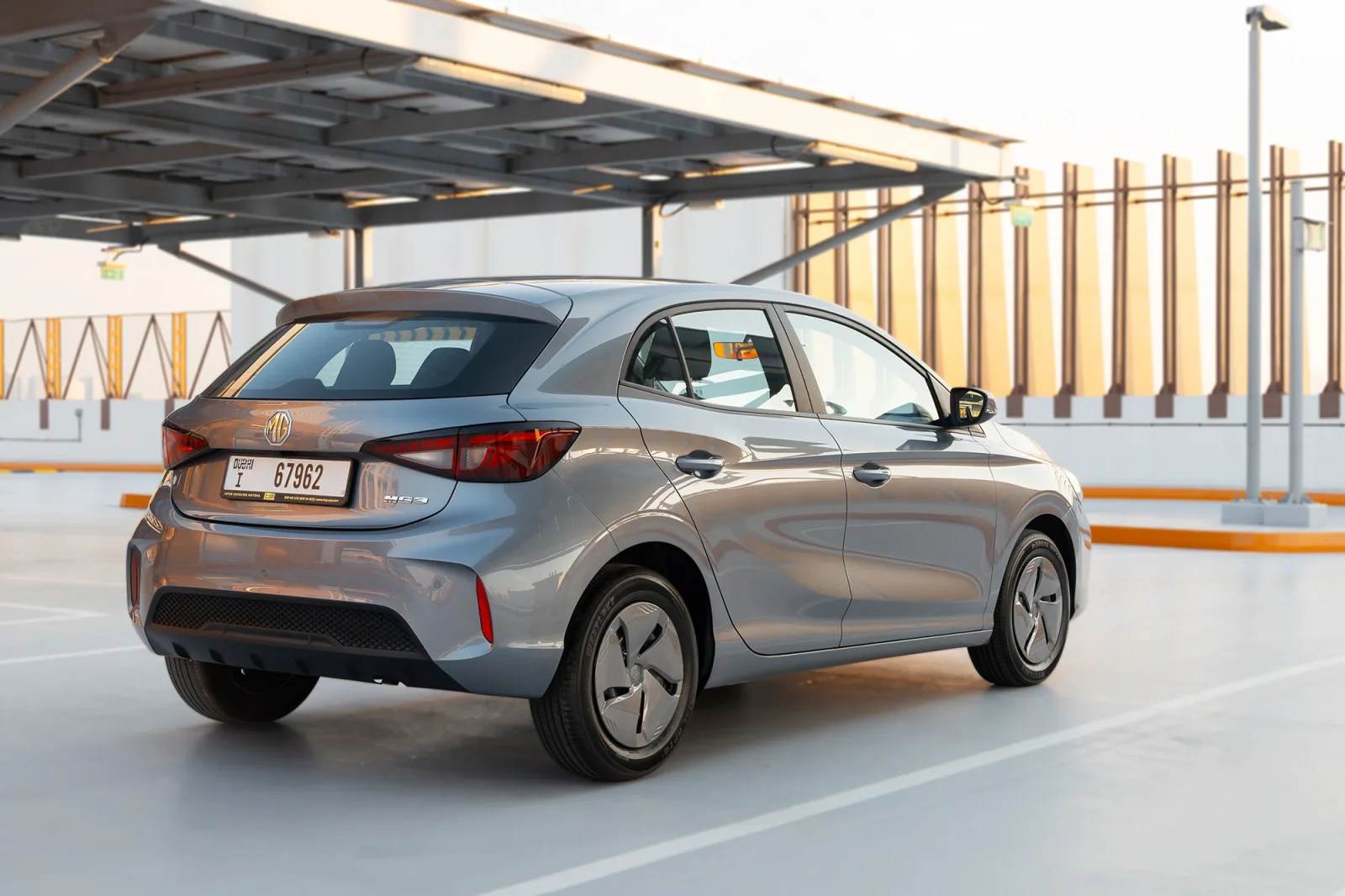 Huren MG 3  Grijs 2025 in Dubai - 8 