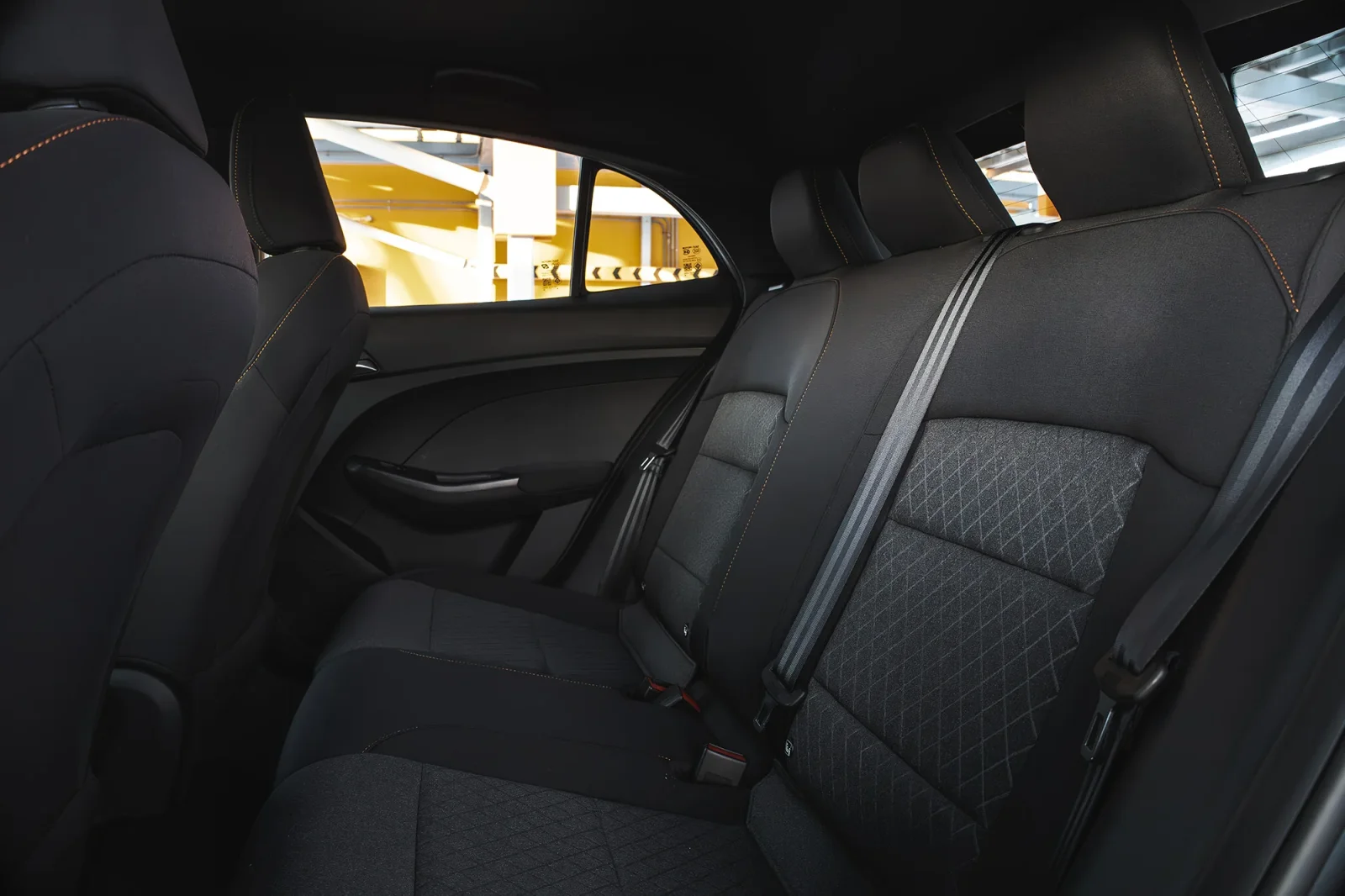 Huren MG 3  Grijs 2025 in Dubai - 6 