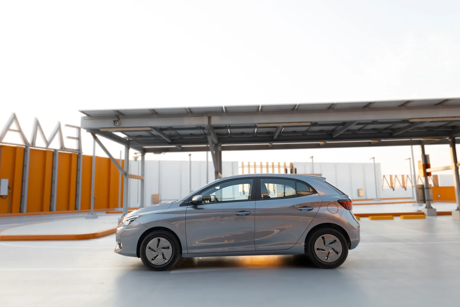 Huren MG 3  Grijs 2025 in Dubai - 11 