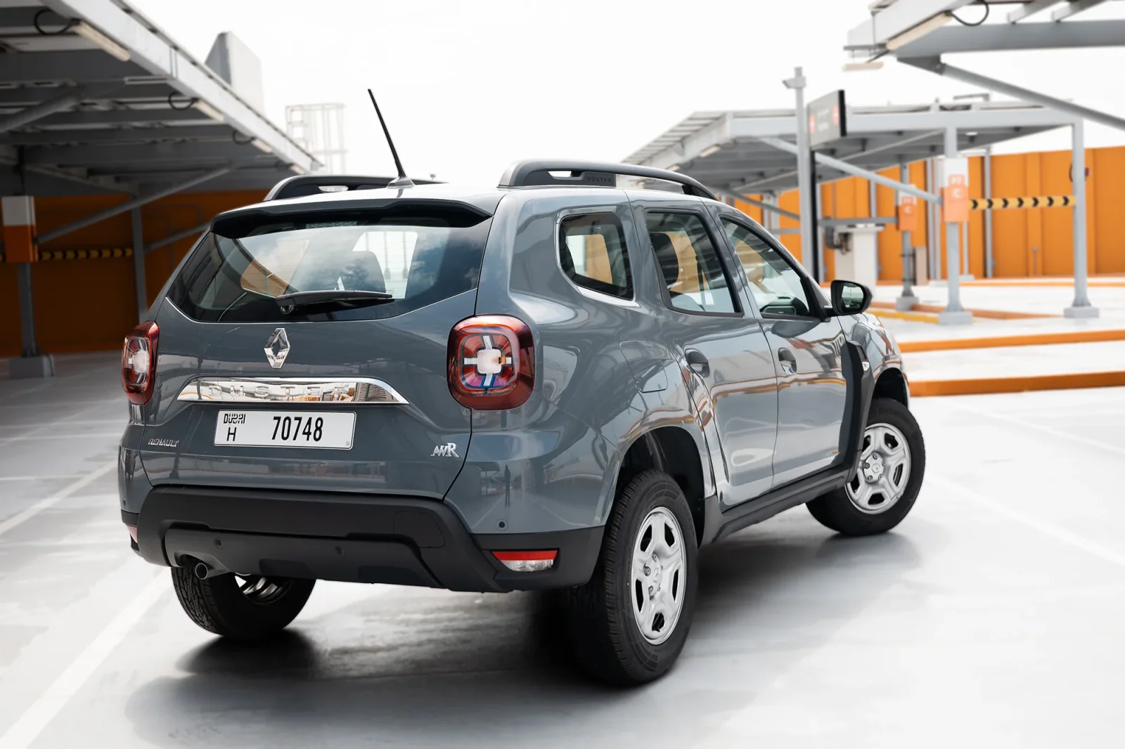 Alquiler Renault Duster  Gris 2025 en Dubái - 8 