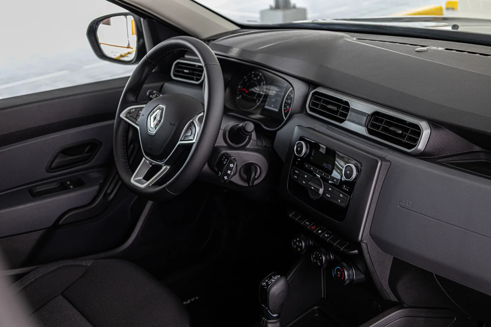 Alquiler Renault Duster  Gris 2025 en Dubái - 3 