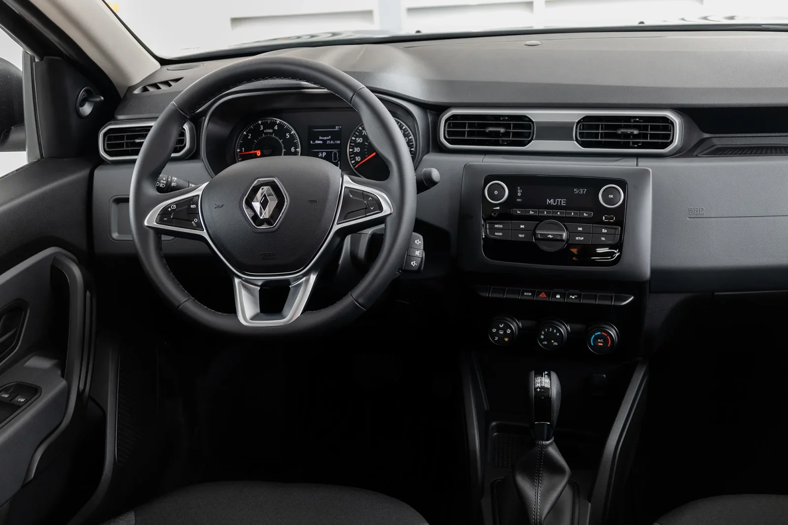 Alquiler Renault Duster  Gris 2025 en Dubái - 4 