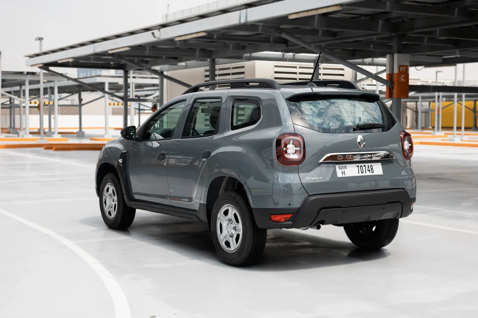 Alquiler Renault Duster  Gris 2025 en Dubái - 9 