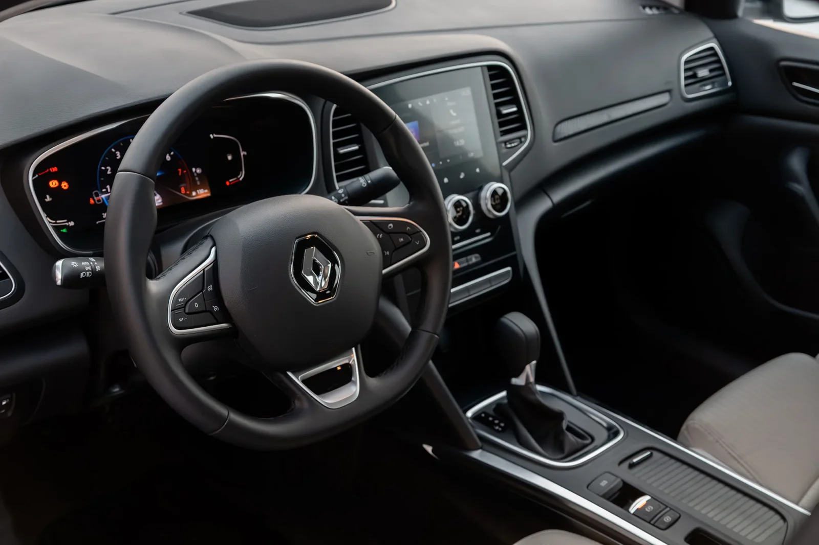 Аренда Renault Megane  Синий 2025 в Дубае - 3 