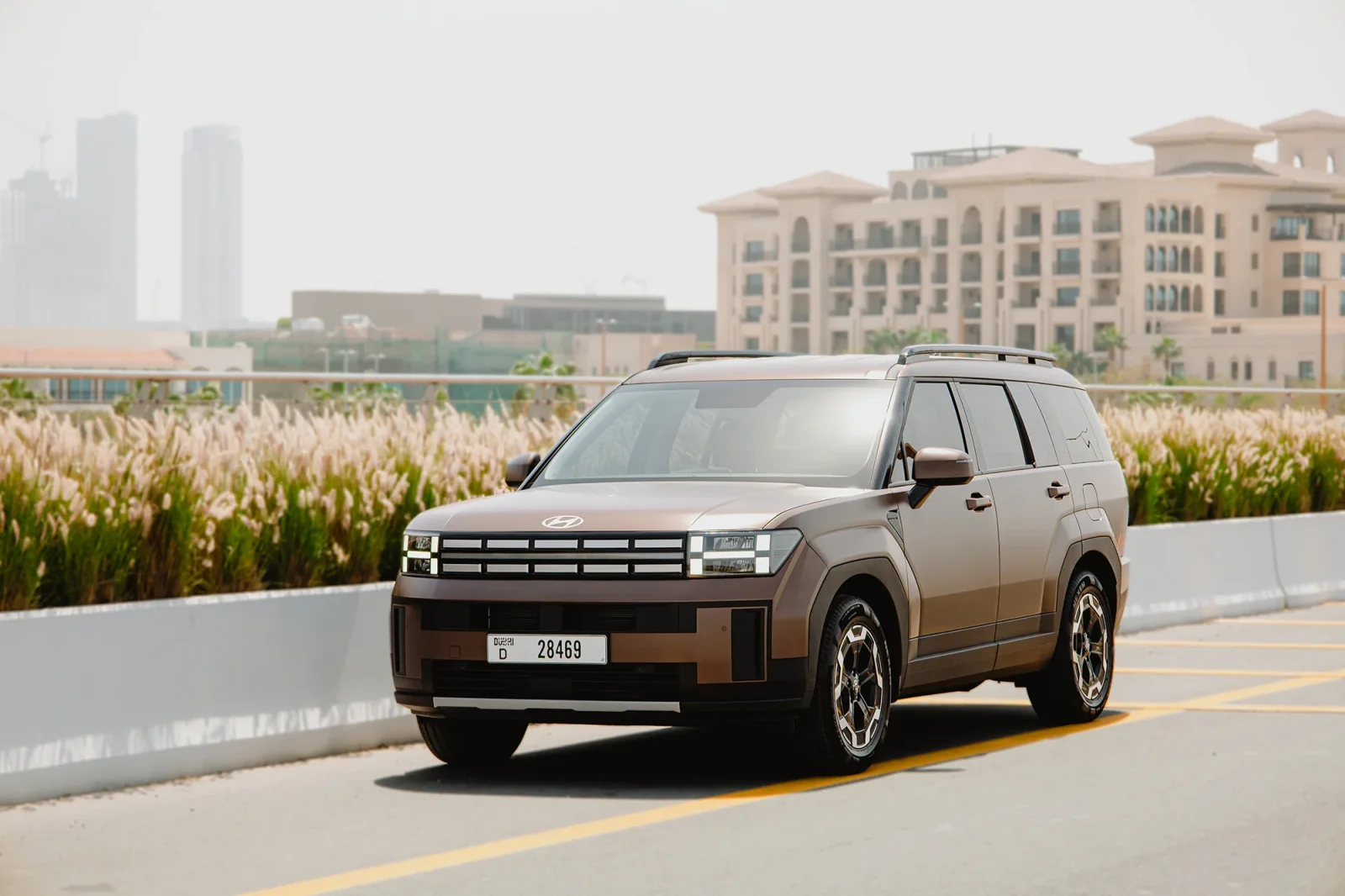 Kiralık Hyundai Santa Fe  Kahverengi 2025 içinde Dubai - 2 