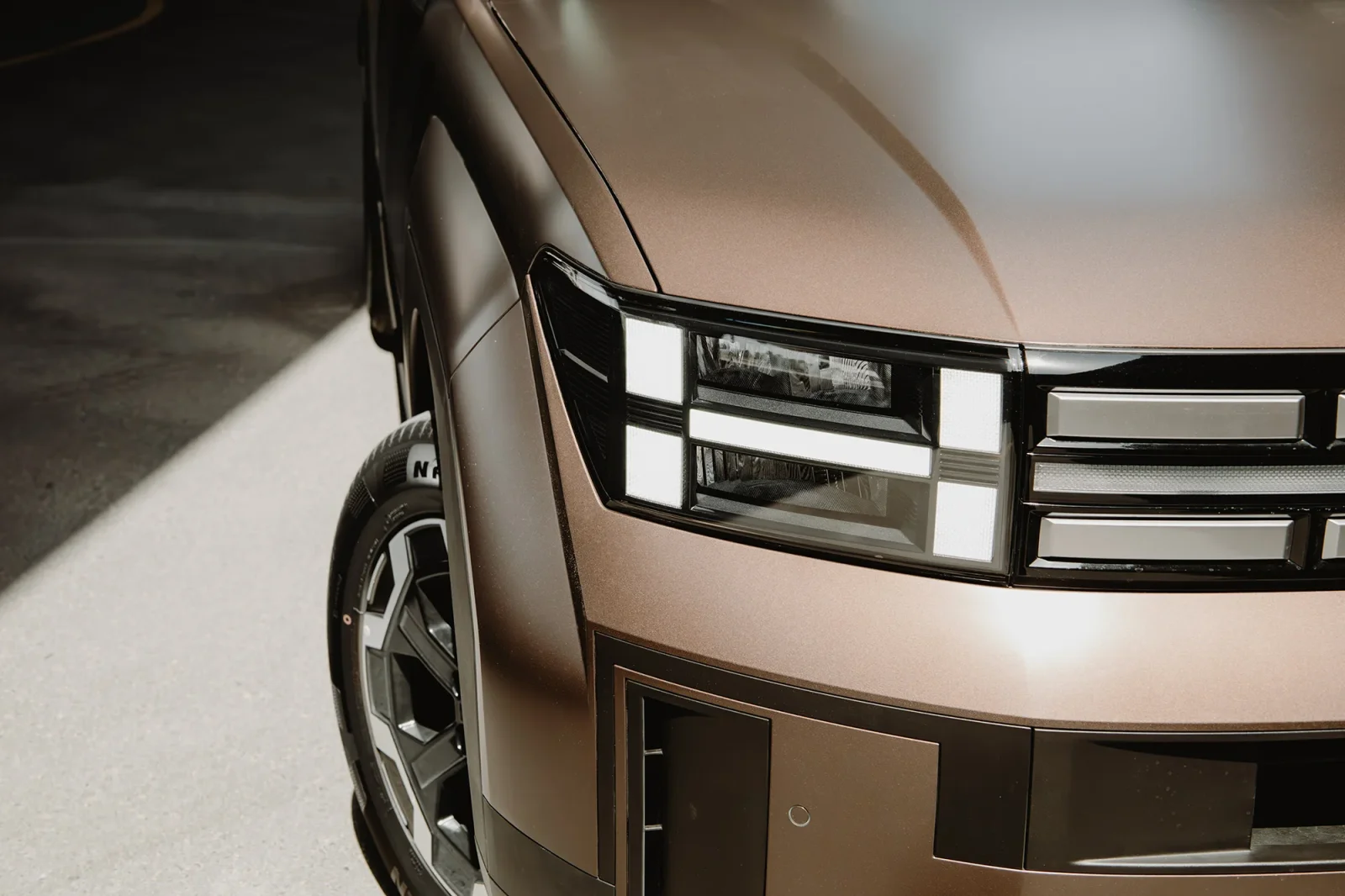 Kiralık Hyundai Santa Fe  Kahverengi 2025 içinde Dubai - 10 