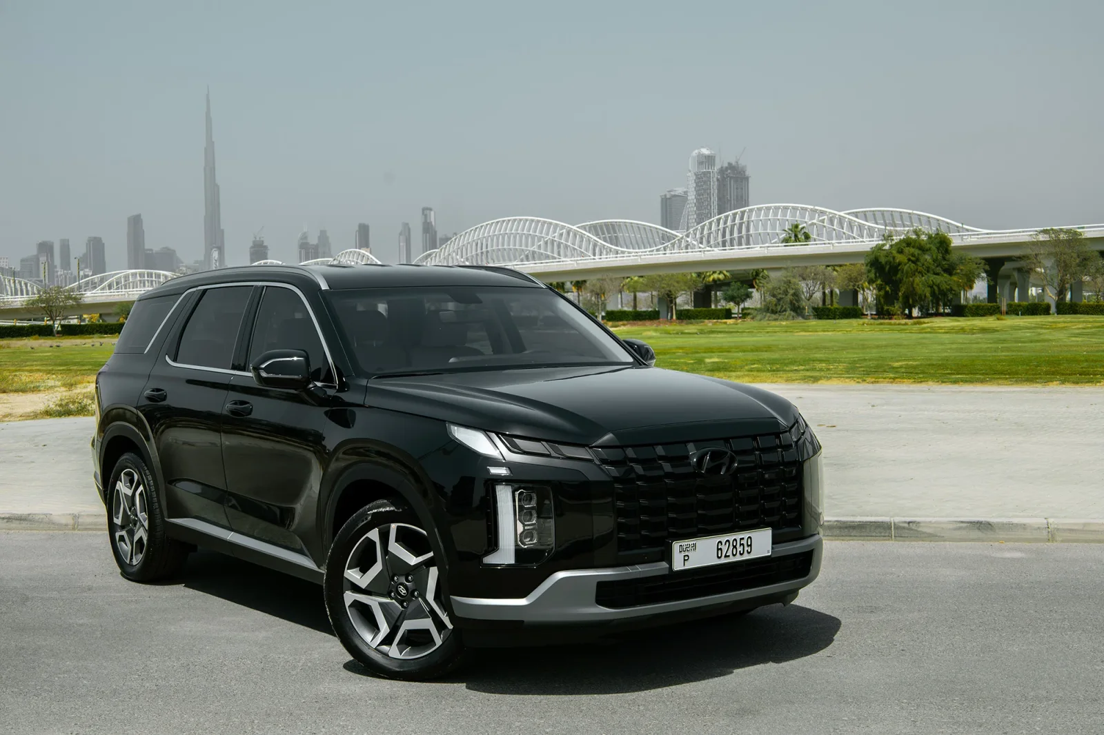 Huren Hyundai Palisade  Zwart 2025 in Dubai - 2 