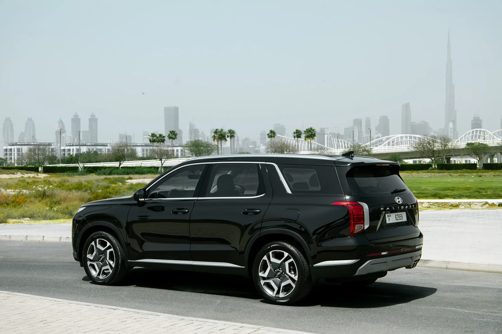 Huren Hyundai Palisade  Zwart 2025 in Dubai - 13 