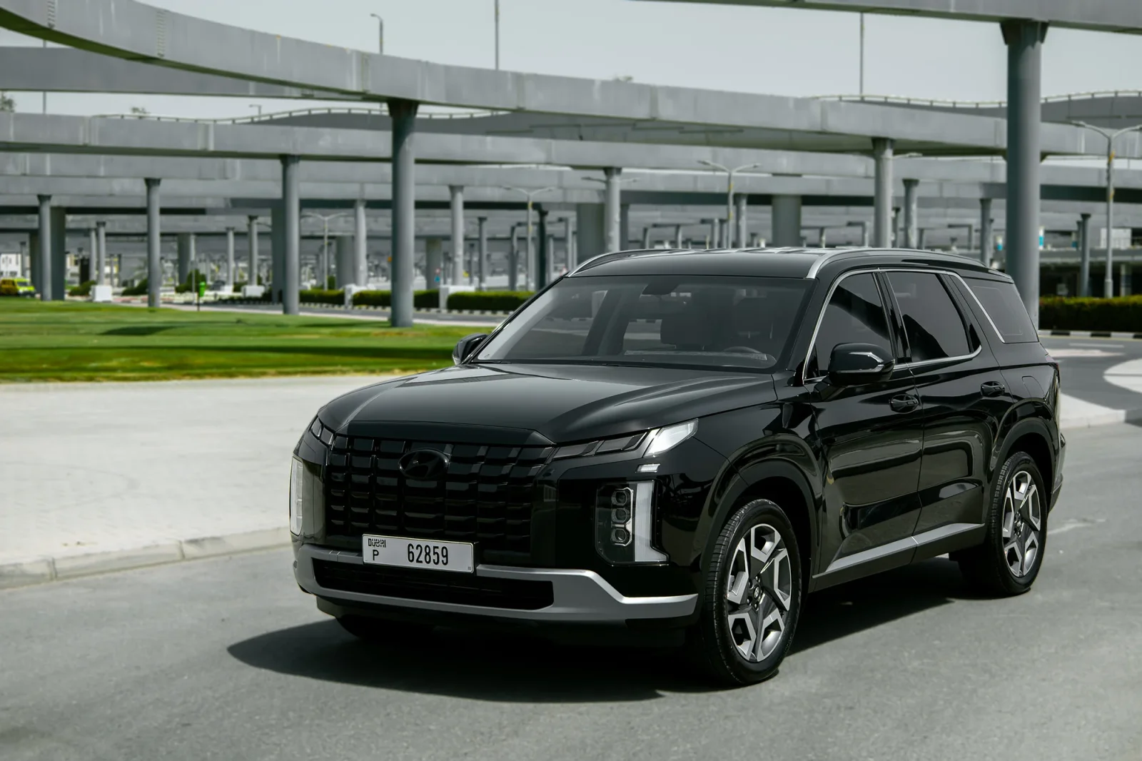 Huren Hyundai Palisade  Zwart 2025 in Dubai - 12 