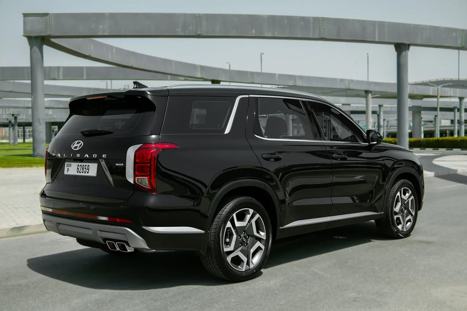 Huren Hyundai Palisade  Zwart 2025 in Dubai - 10 