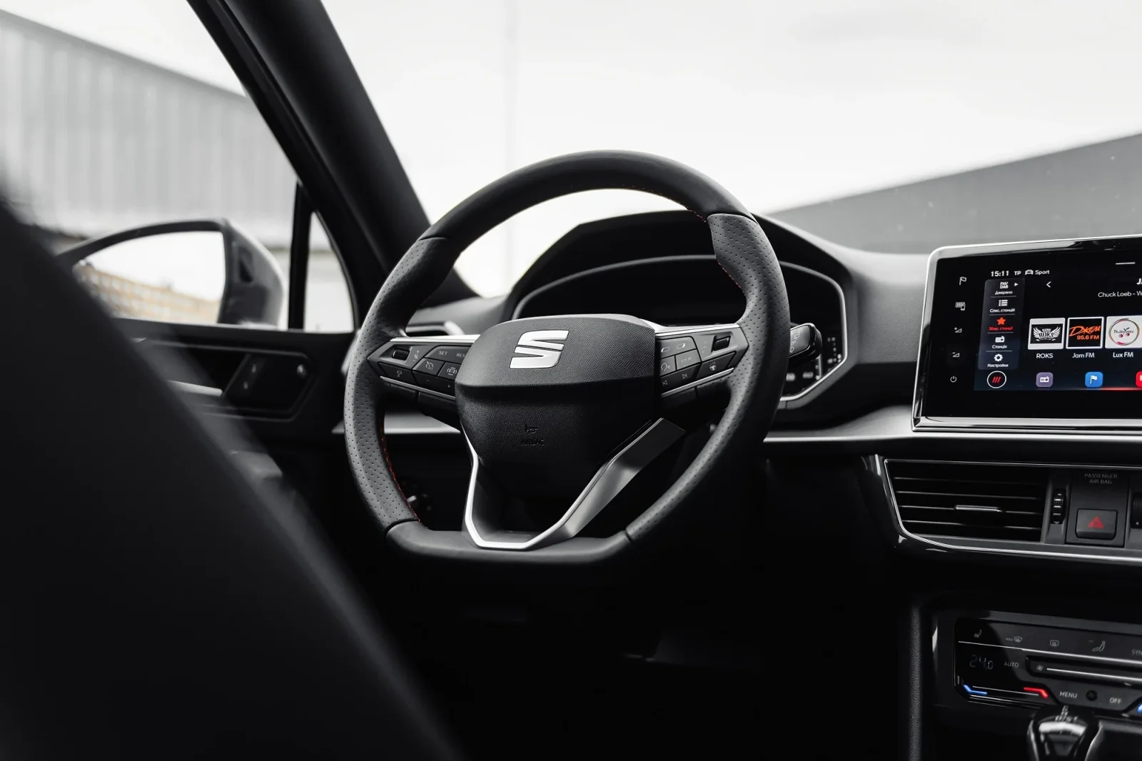 Аренда SEAT Tarraco  Красный 2021 в Дубае - 3 