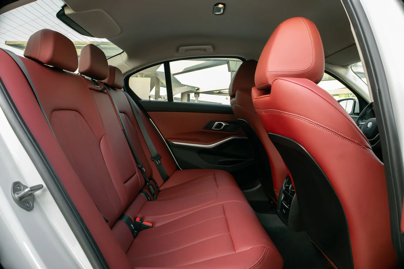 Rent BMW 3-Series 318i White 2025 in Dubai - 7 