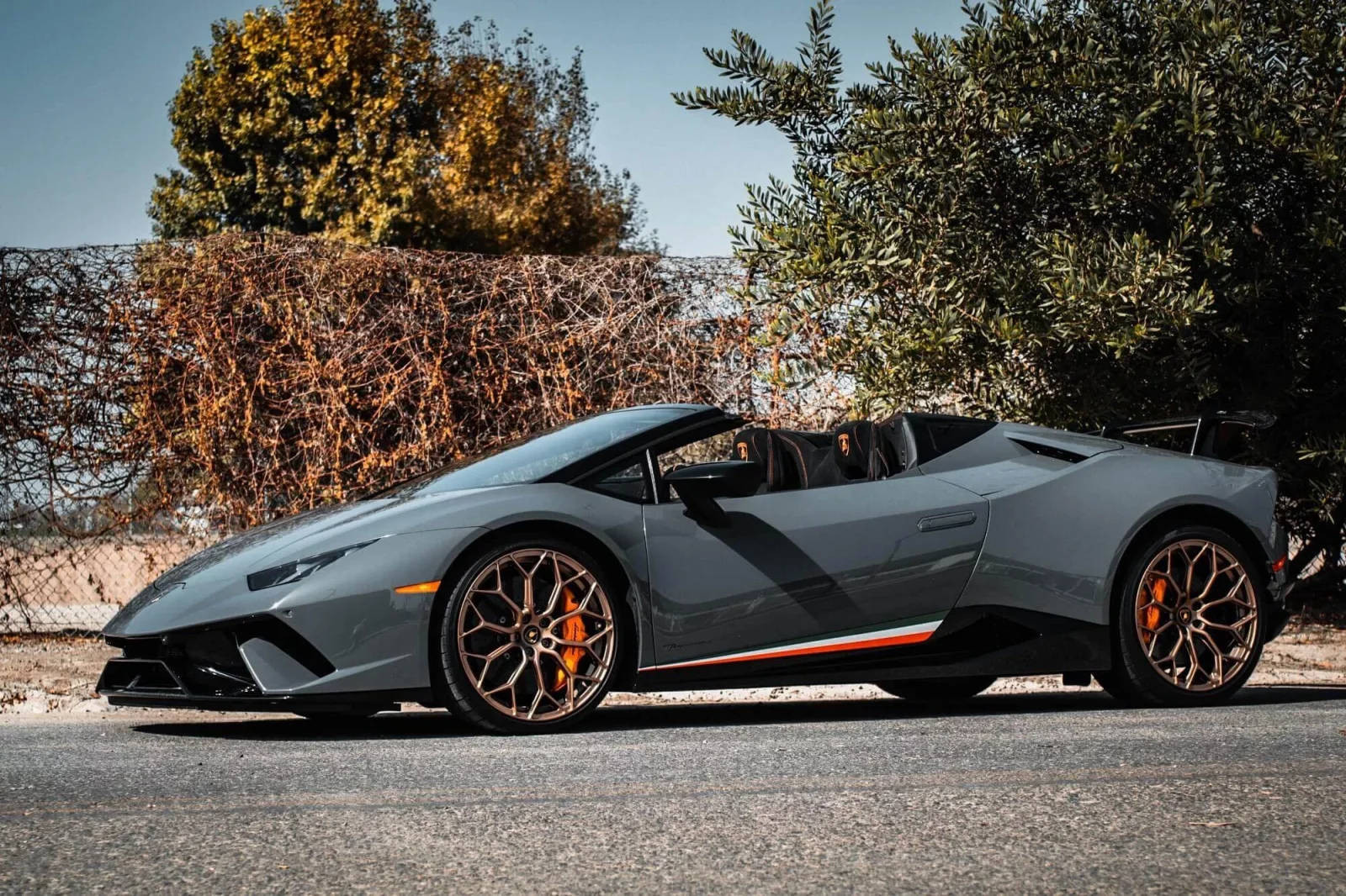 Аренда Lamborghini Huracan Spyder Серый 2021 в Дубае