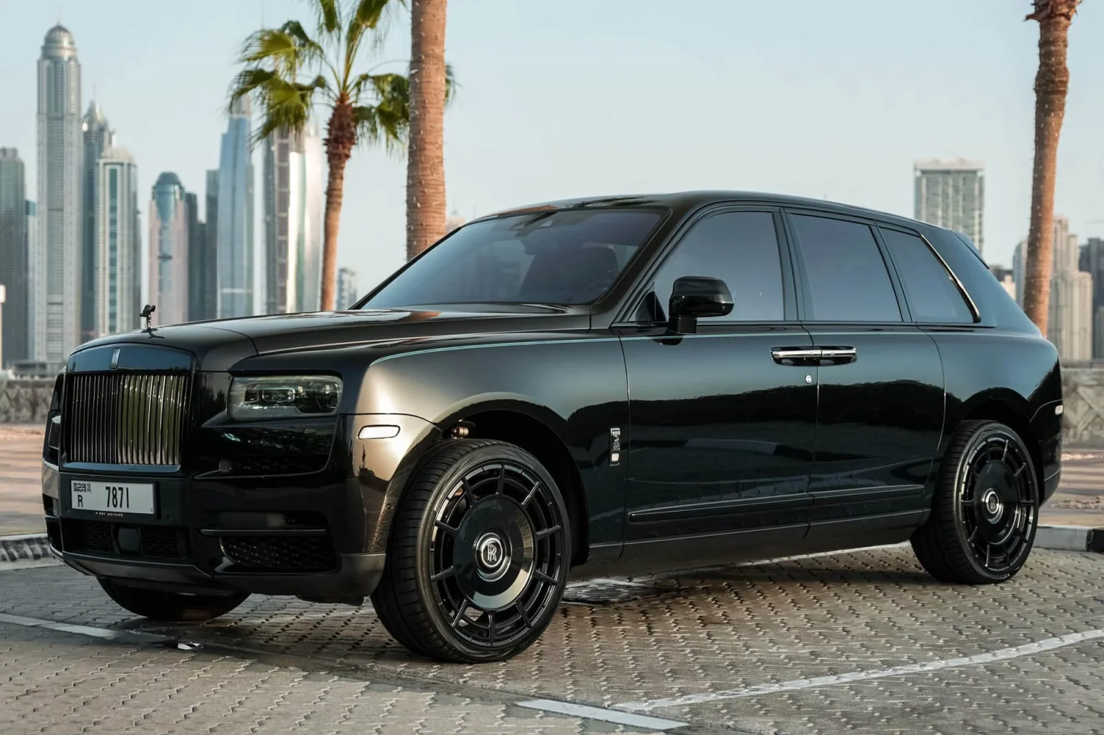 Miete Rolls-Royce Cullinan  Schwarz 2020 in der Dubai