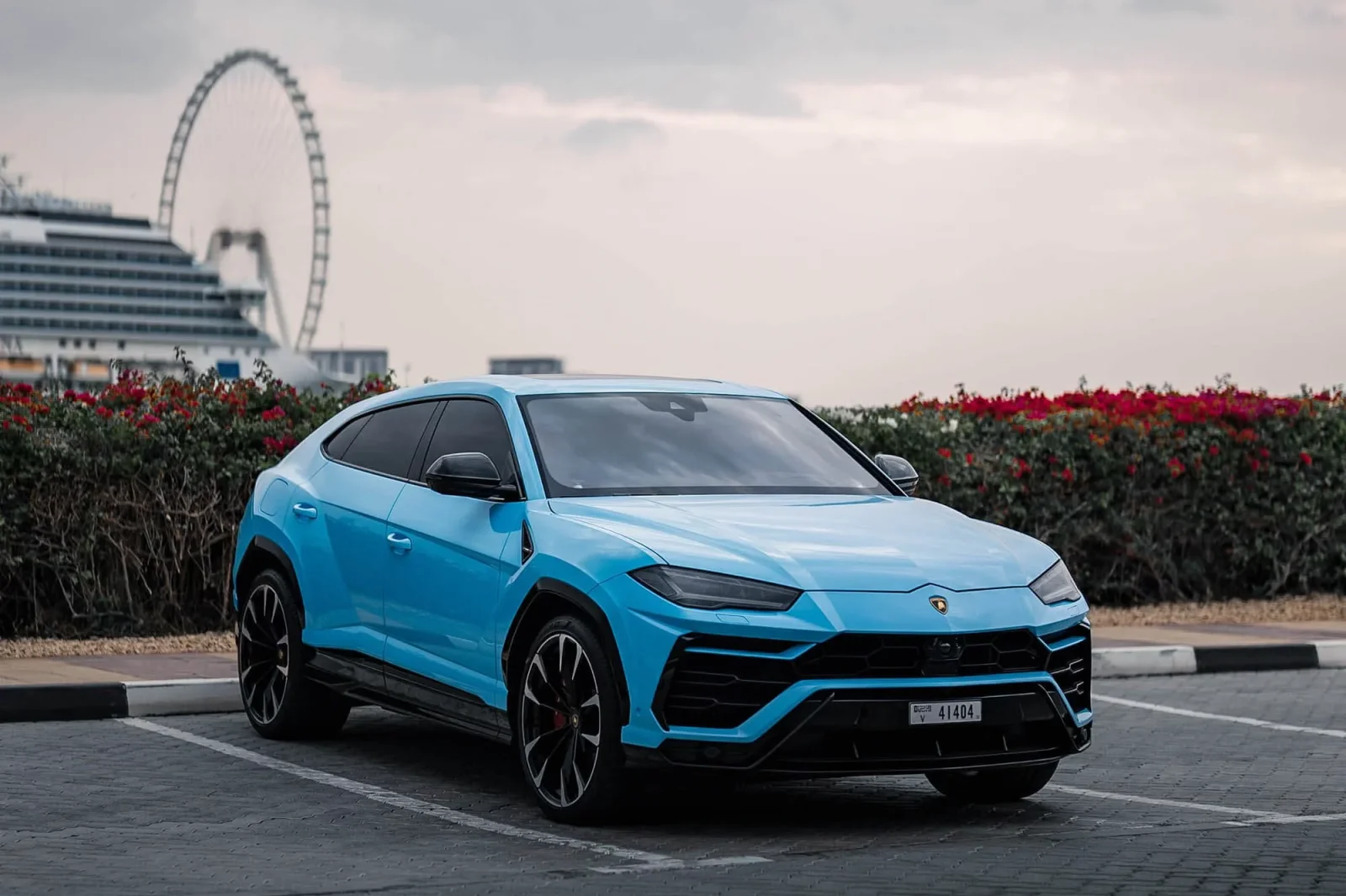 Kiralık Lamborghini Urus  Gökyüzü mavisi 2022 içinde Dubai