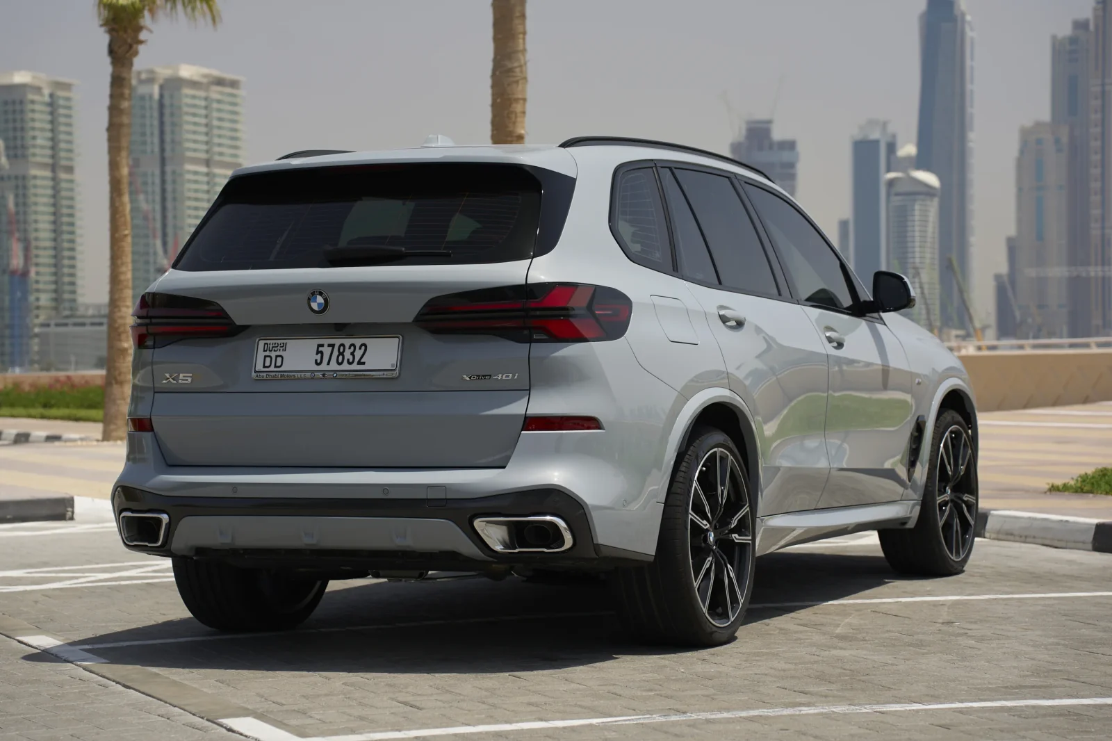 Miete BMW X5 XDrive 40i Grau 2025 in der Dubai - 2 