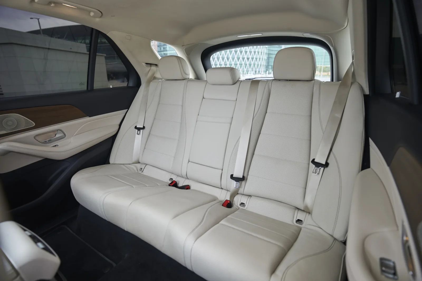 Loyer Mercedes-Benz GLE 350 Blanc 2022 en Dubai - 1 