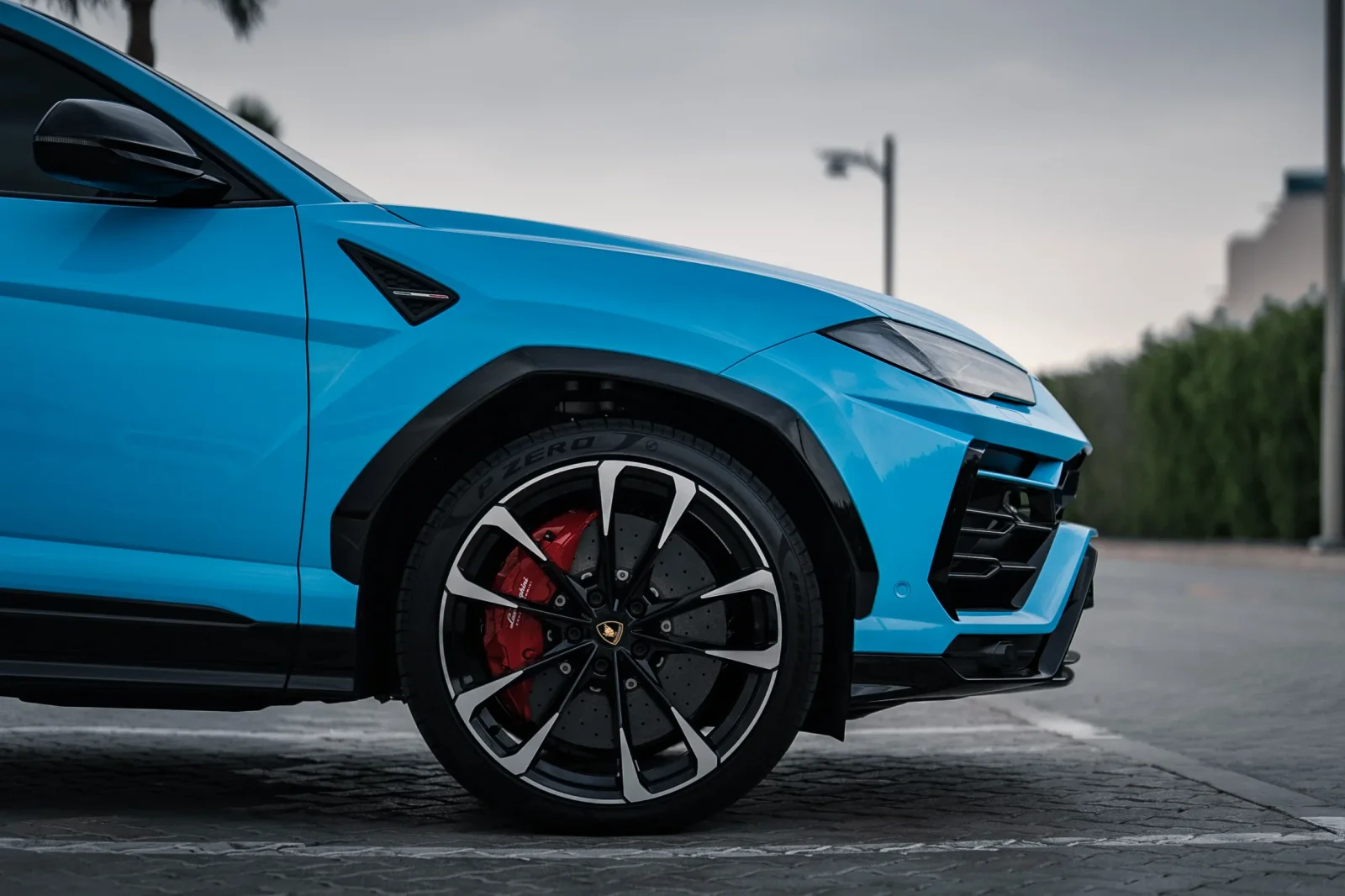 Loyer Lamborghini Urus Sky Blue Bleu ciel 2023 en Dubai - 5 