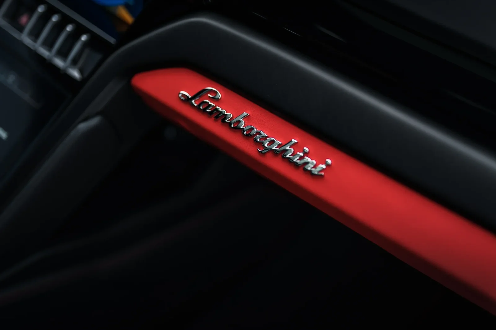 Loyer Lamborghini Urus Sky Blue Bleu ciel 2023 en Dubai - 4 