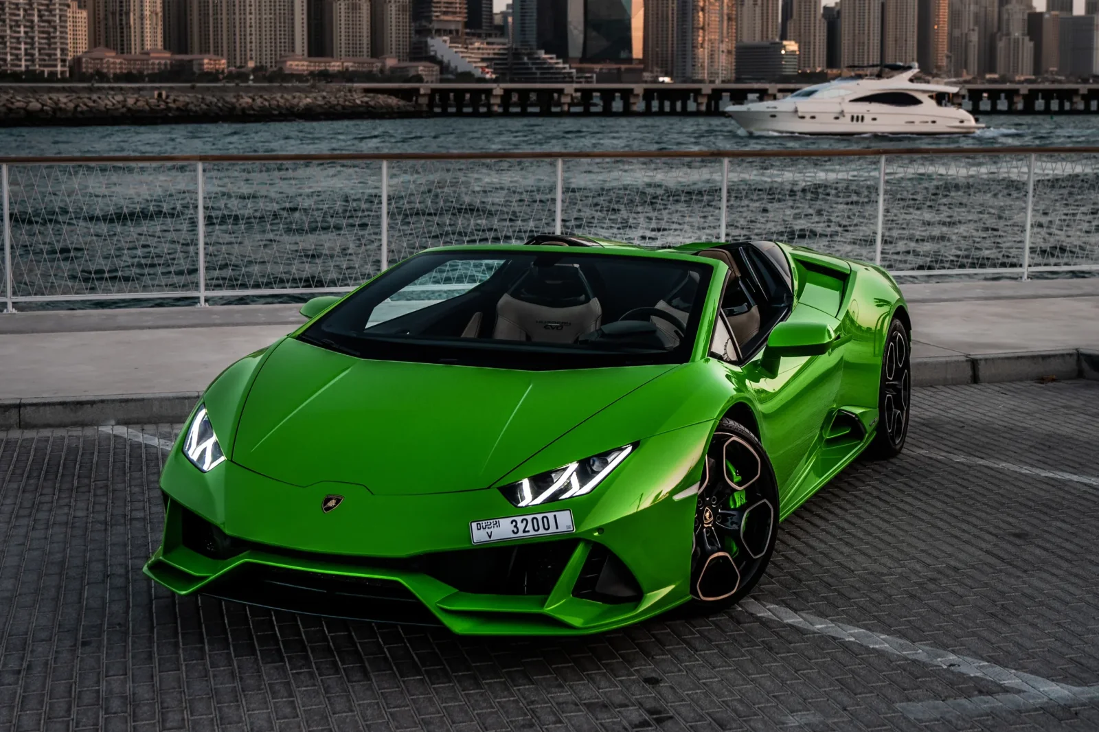 Loyer Lamborghini Huracan Evo Spyder Vert 2023 en Dubai