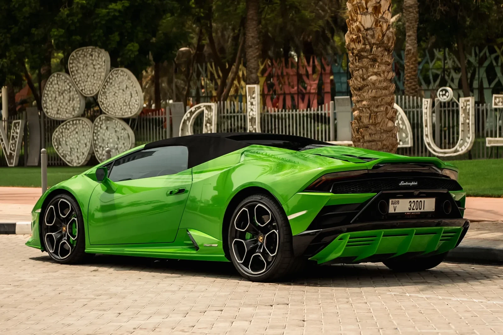Loyer Lamborghini Huracan Evo Spyder Vert 2023 en Dubai - 2 