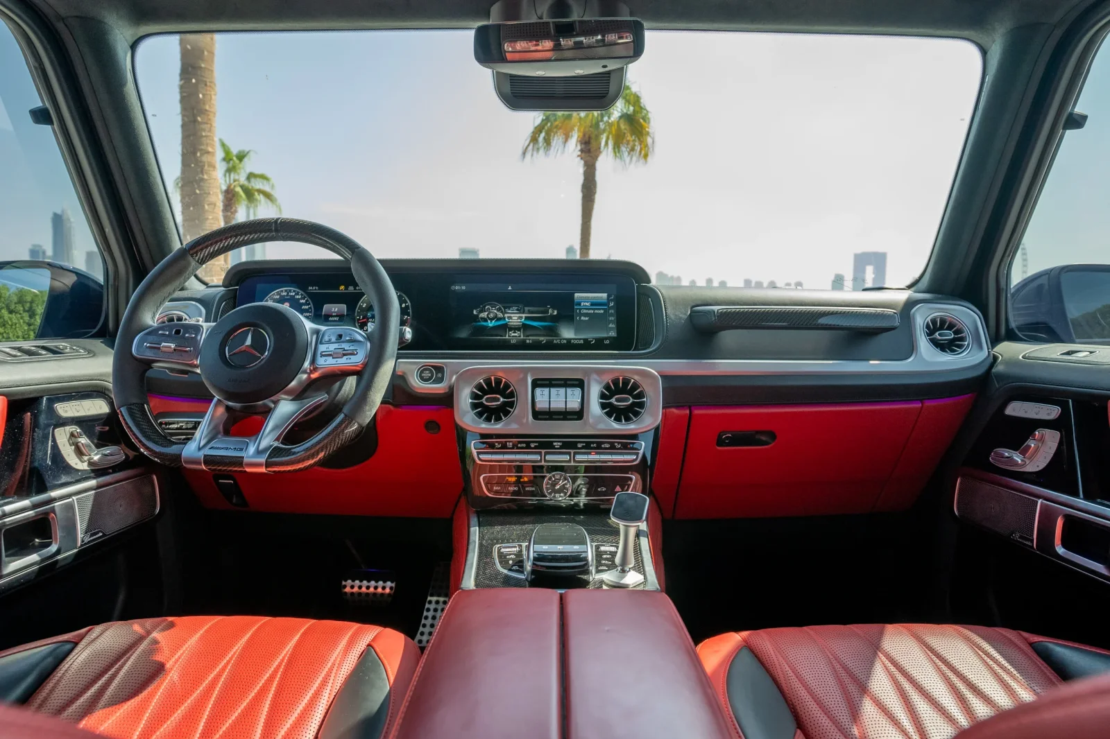 Huren Mercedes-Benz G-Class 63 AMG Grijs 2022 in Dubai - 2 