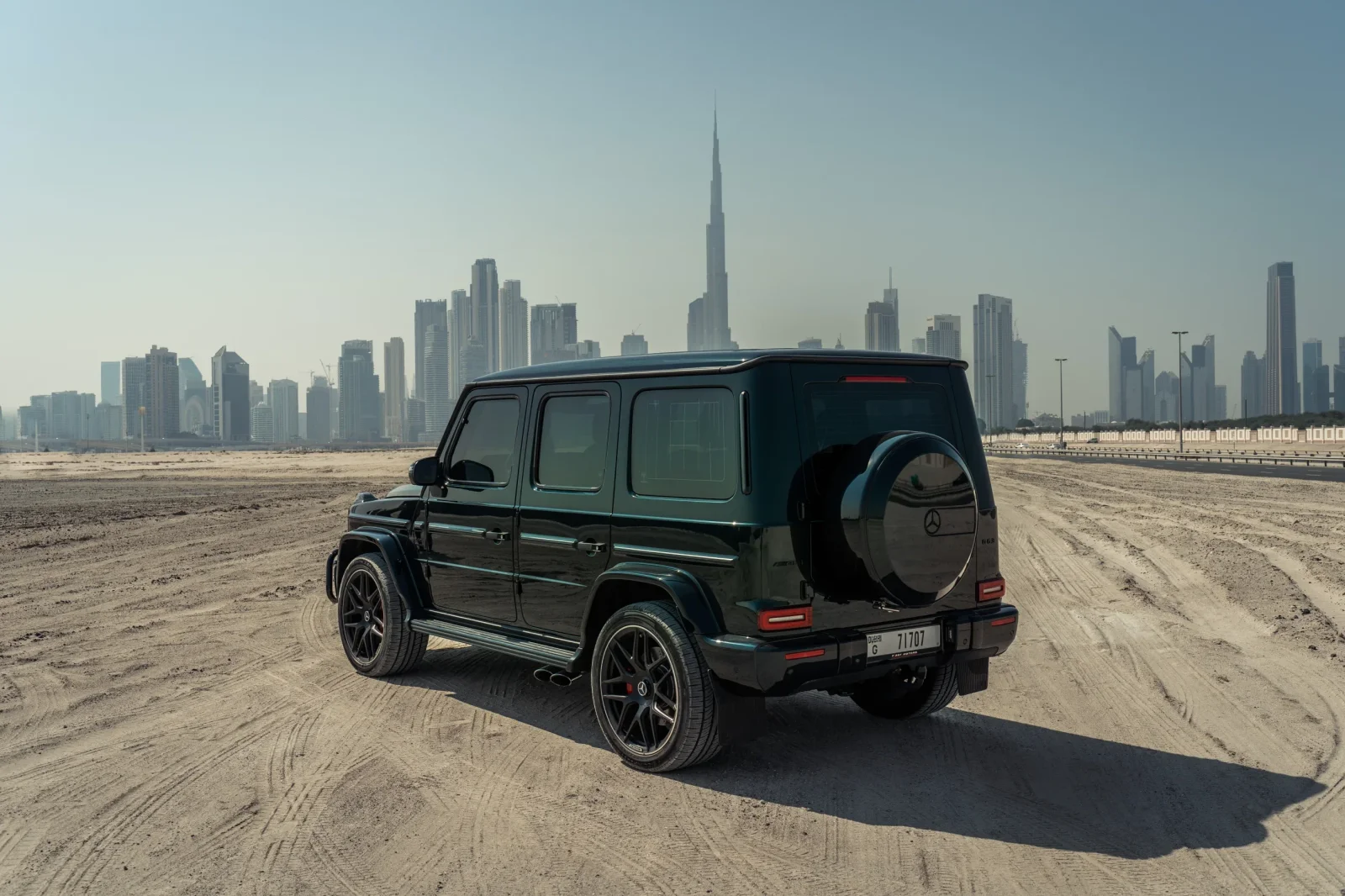 Loyer Mercedes-Benz G-Class 63 AMG Vert 2023 en Dubai - 2 