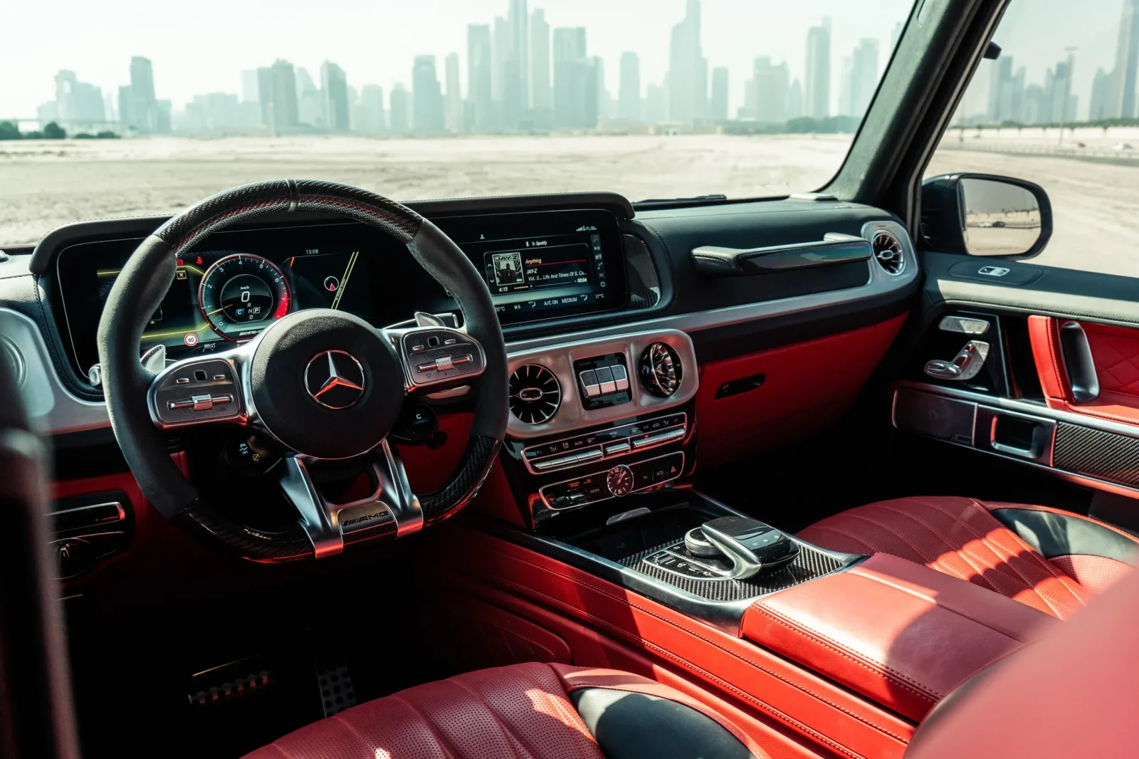 Loyer Mercedes-Benz G-Class 63 AMG Vert 2023 en Dubai - 3 