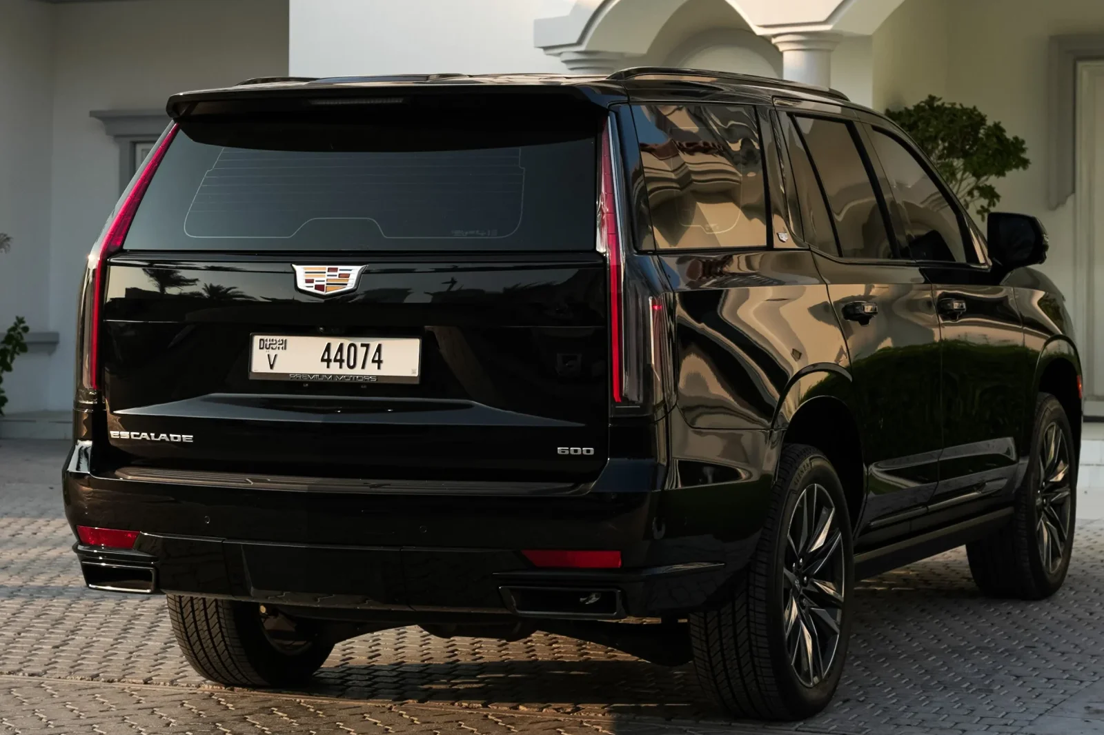 Loyer Cadillac Escalade Platinum Sport Noir 2023 en Dubai - 4 