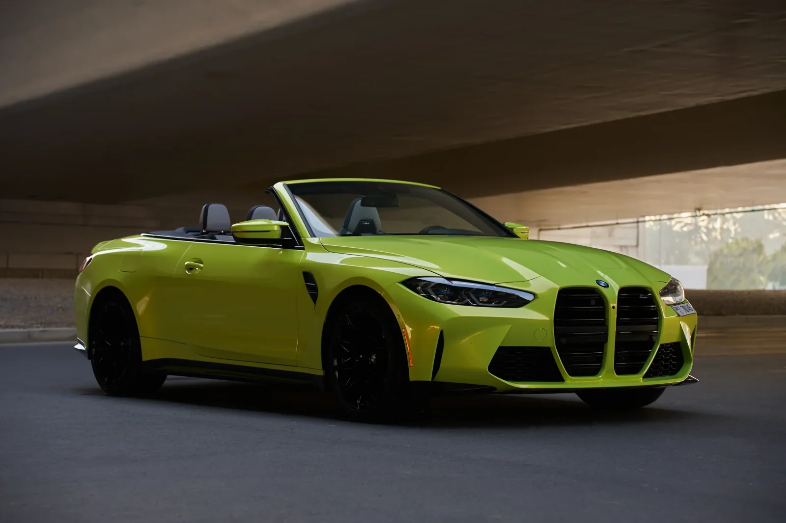 Alquiler BMW M4 Competition Verde 2023 en Dubái