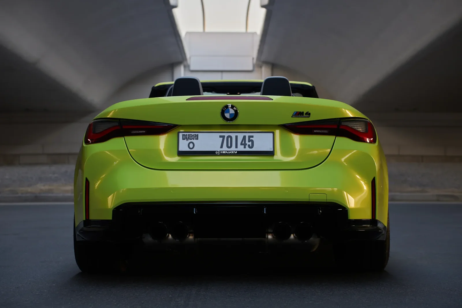 Alquiler BMW M4 Competition Verde 2023 en Dubái - 4 