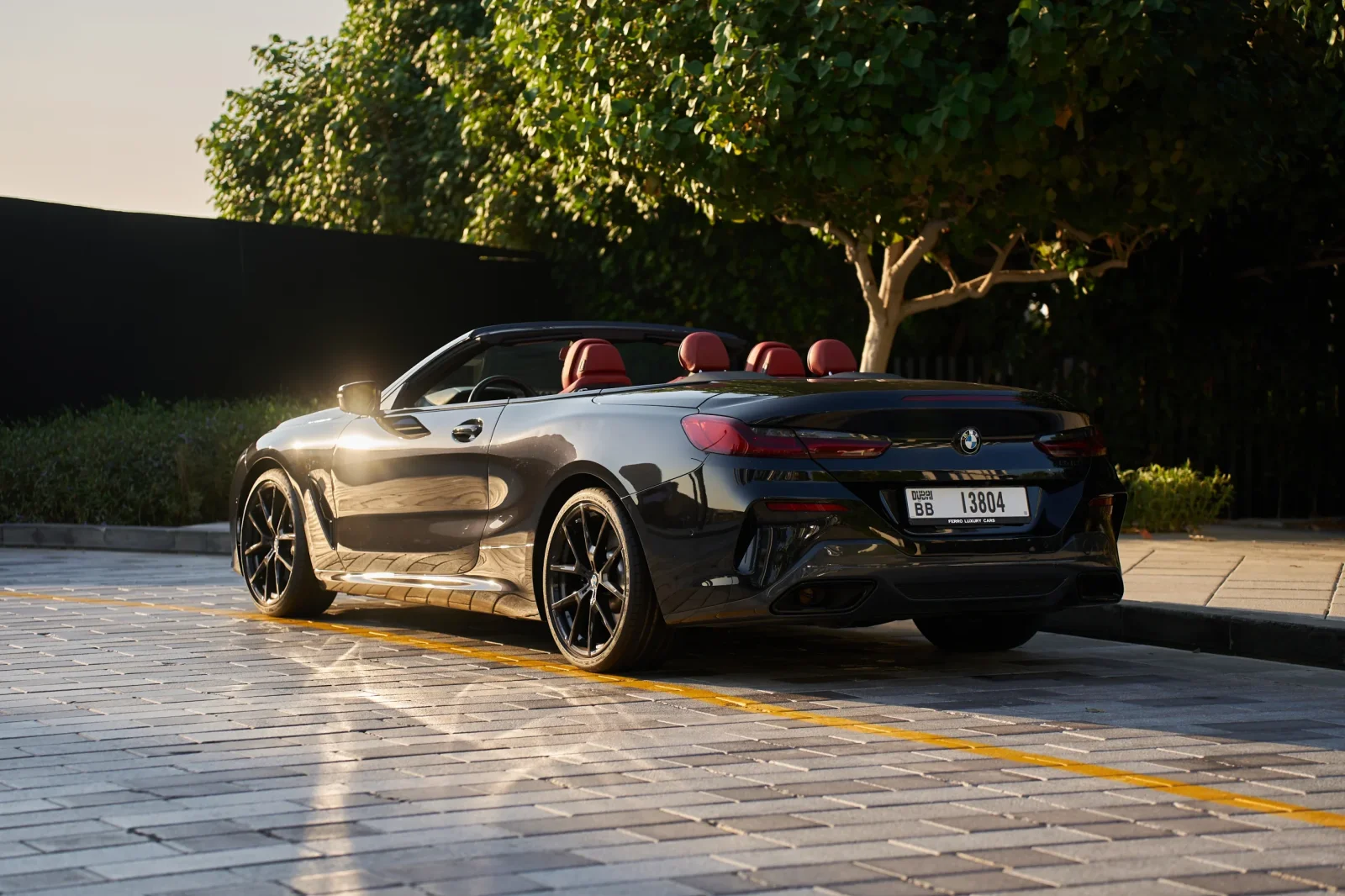 Alquiler BMW 8-Series 840 Negro 2023 en Dubái - 3 