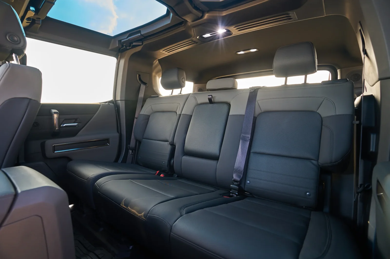 Miete GMC Hummer EV  Grün 2023 in der Dubai - 3 