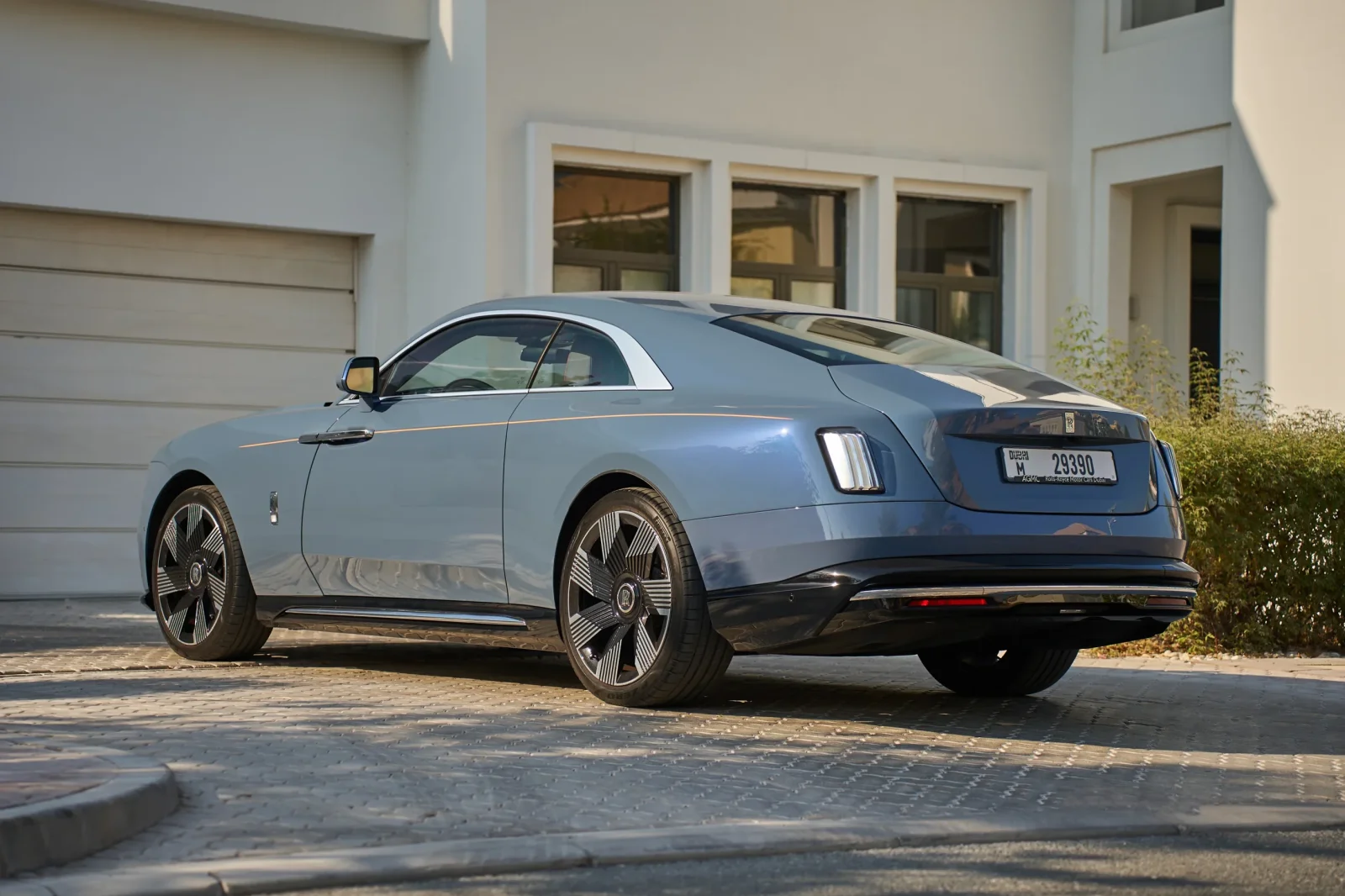 Miete Rolls-Royce Spectre  Himmelblau 2023 in der Dubai - 4 