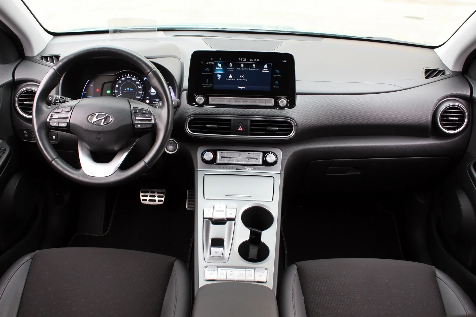 Alquiler Hyundai Kona Premium Azul 2020 en Dubái - 4 