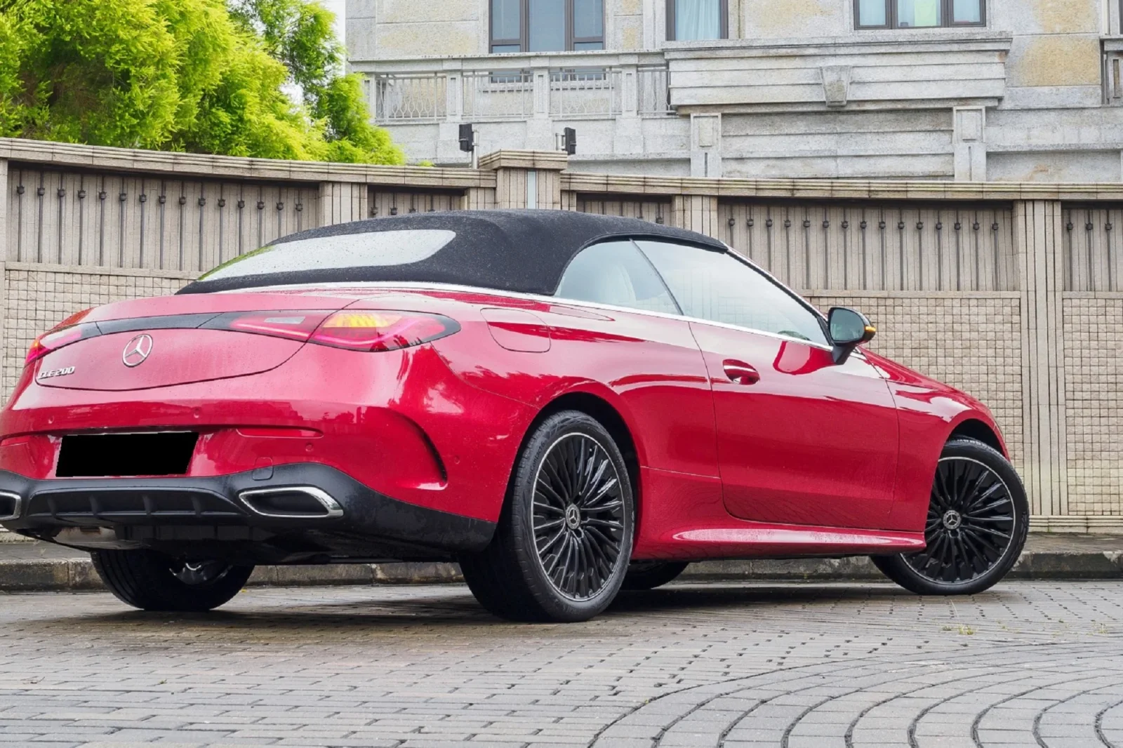 Huren Mercedes-Benz CLE-Class 200 Rood 2025 in Dubai - 5 