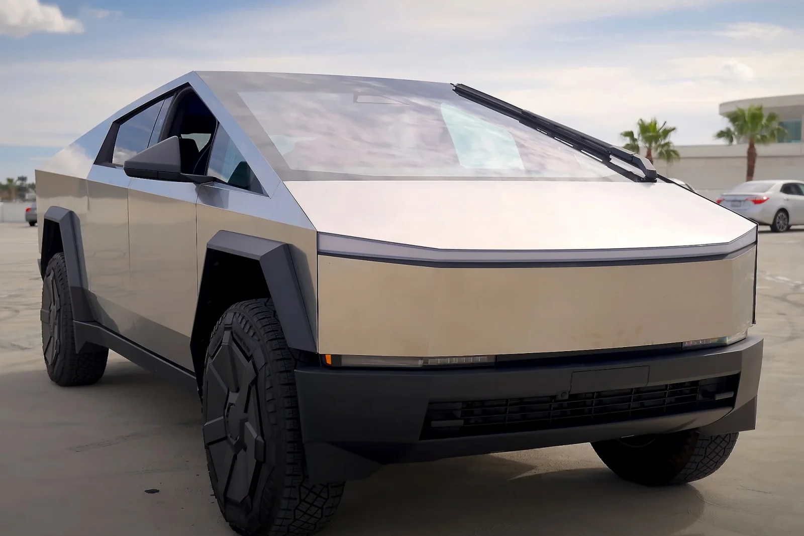 Loyer Tesla Cybertruck  Argent 2025 en Dubai