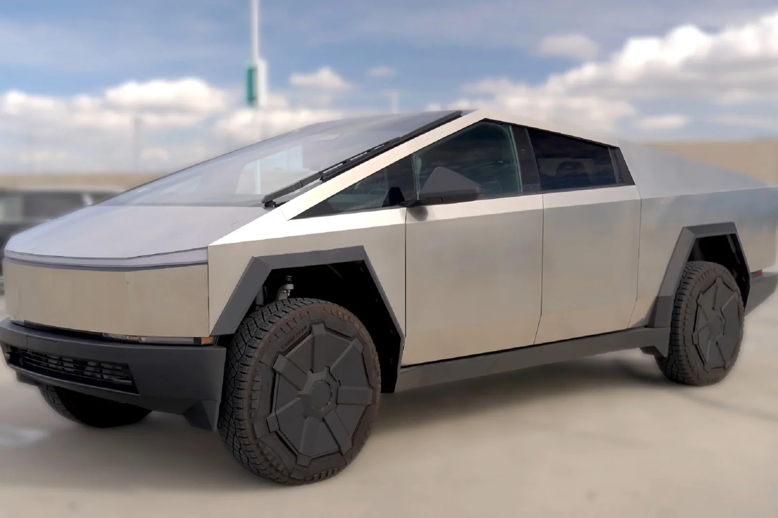 Alquiler Tesla Cybertruck  Plata 2025 en Dubái - 5 