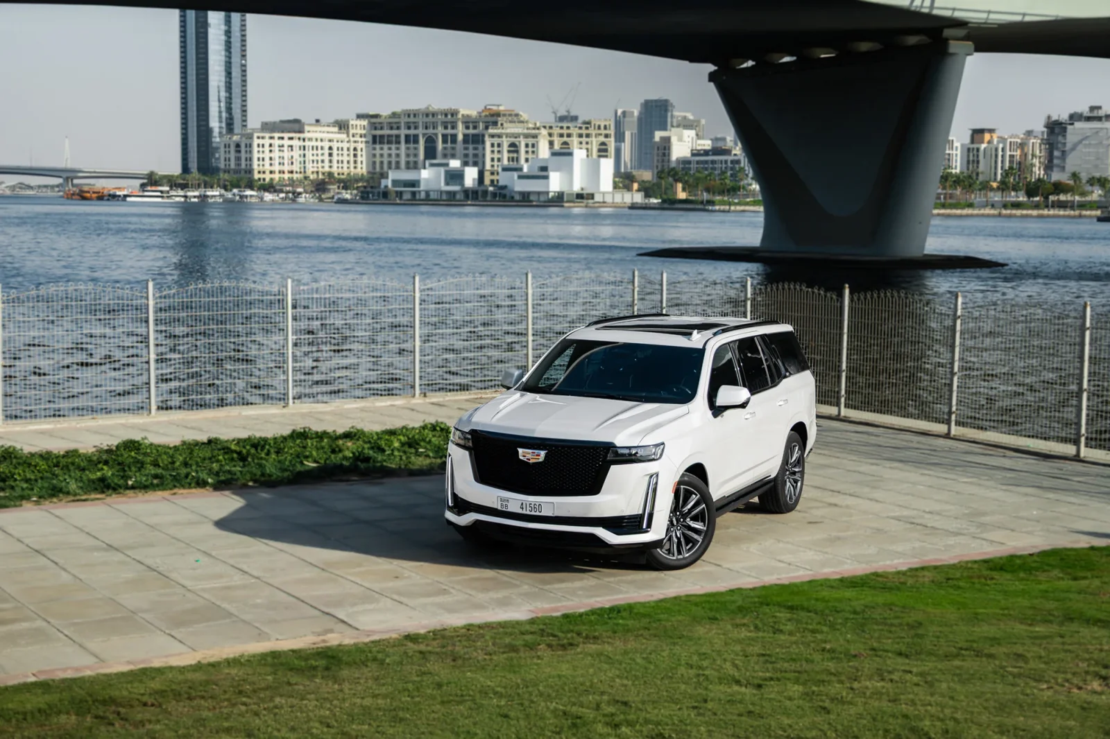 Kiralık Cadillac Escalade  Beyaz 2025 içinde Dubai