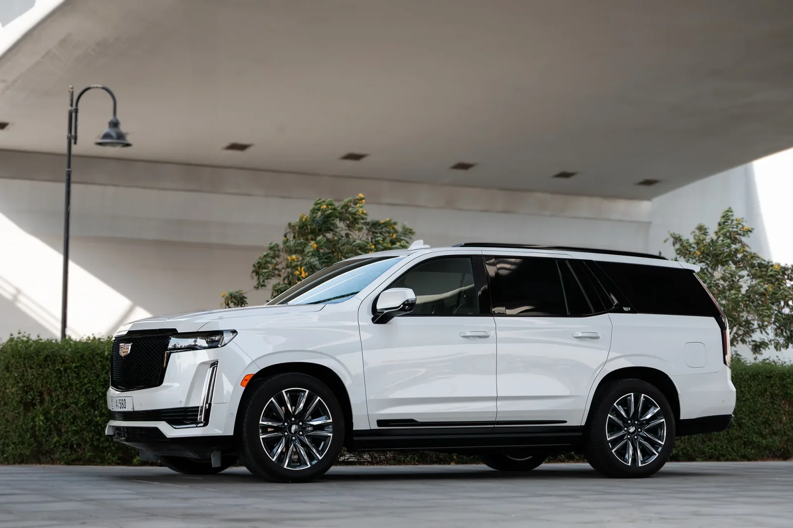 Kiralık Cadillac Escalade  Beyaz 2025 içinde Dubai - 16 